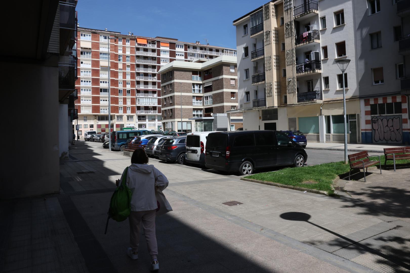 La plaza Pintor Ciga, donde los vecinos dicen ver cucarachas estos días