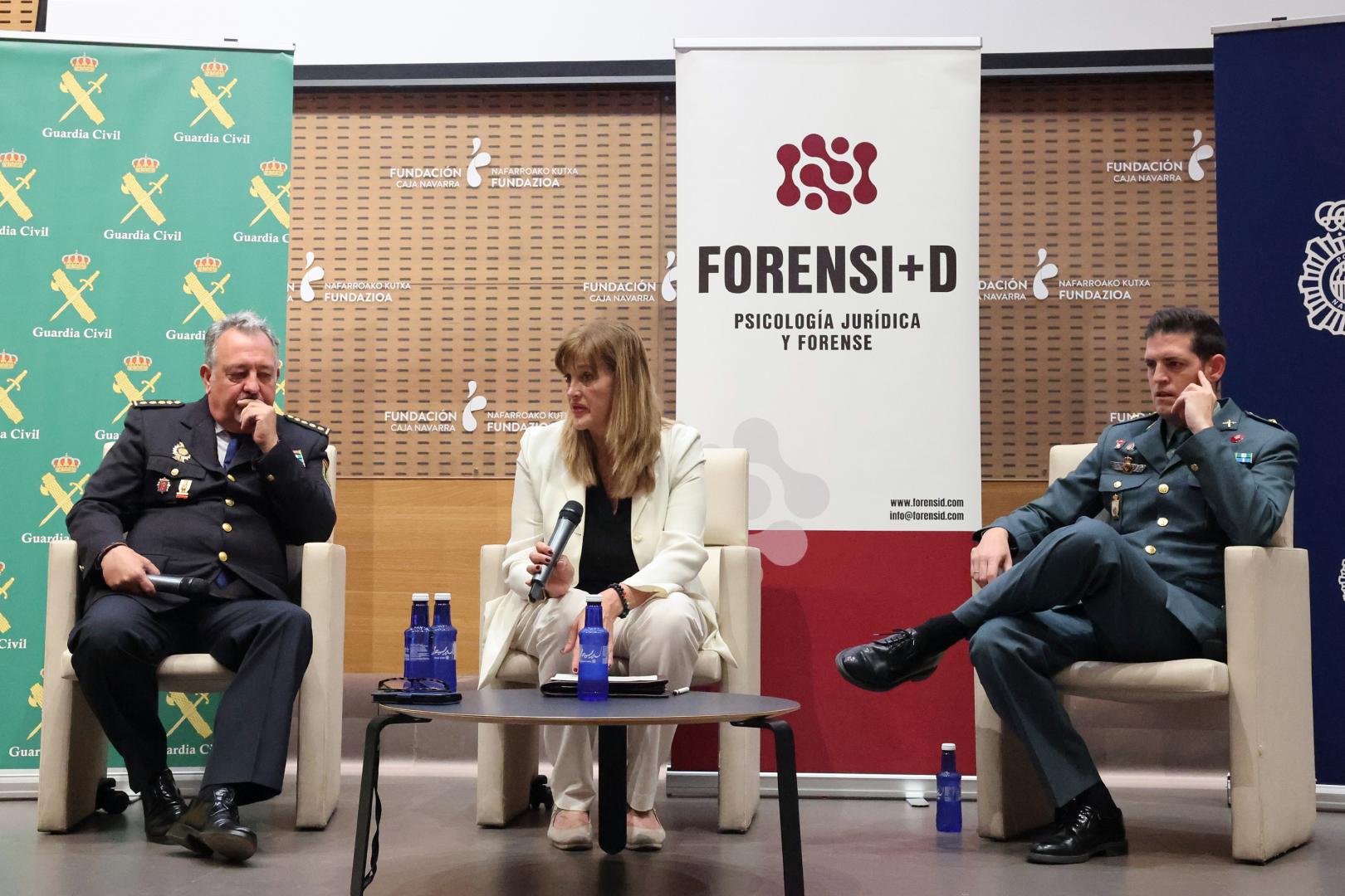 Desde la izquierda hacia la derecha: Luis Mayandía, Estrella Lamadrid y Alberto Iniesta