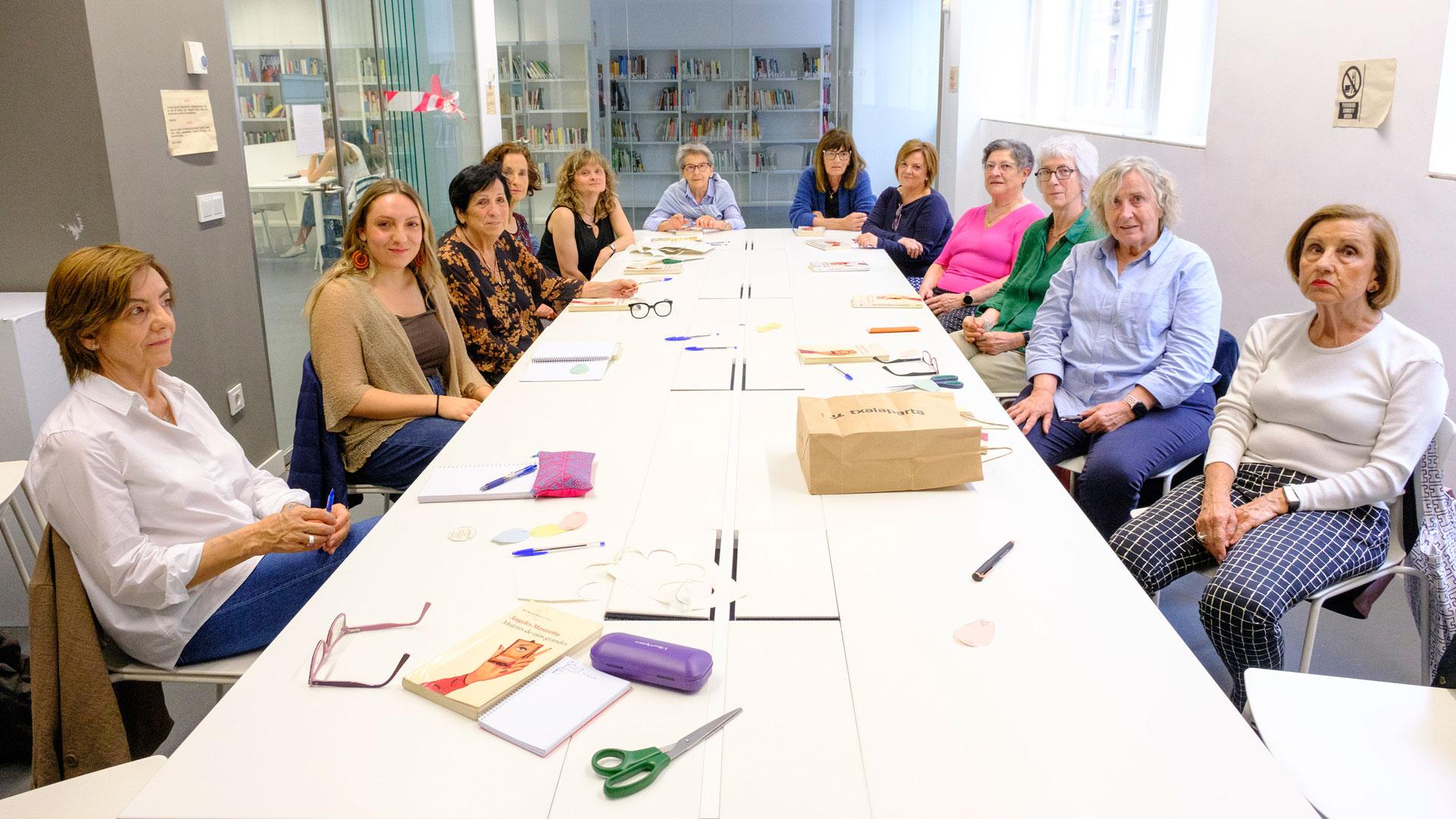 Participantes en el encuentro sobre el libro ‘Mujeres de ojos grandes’, de Ángeles Mastretta