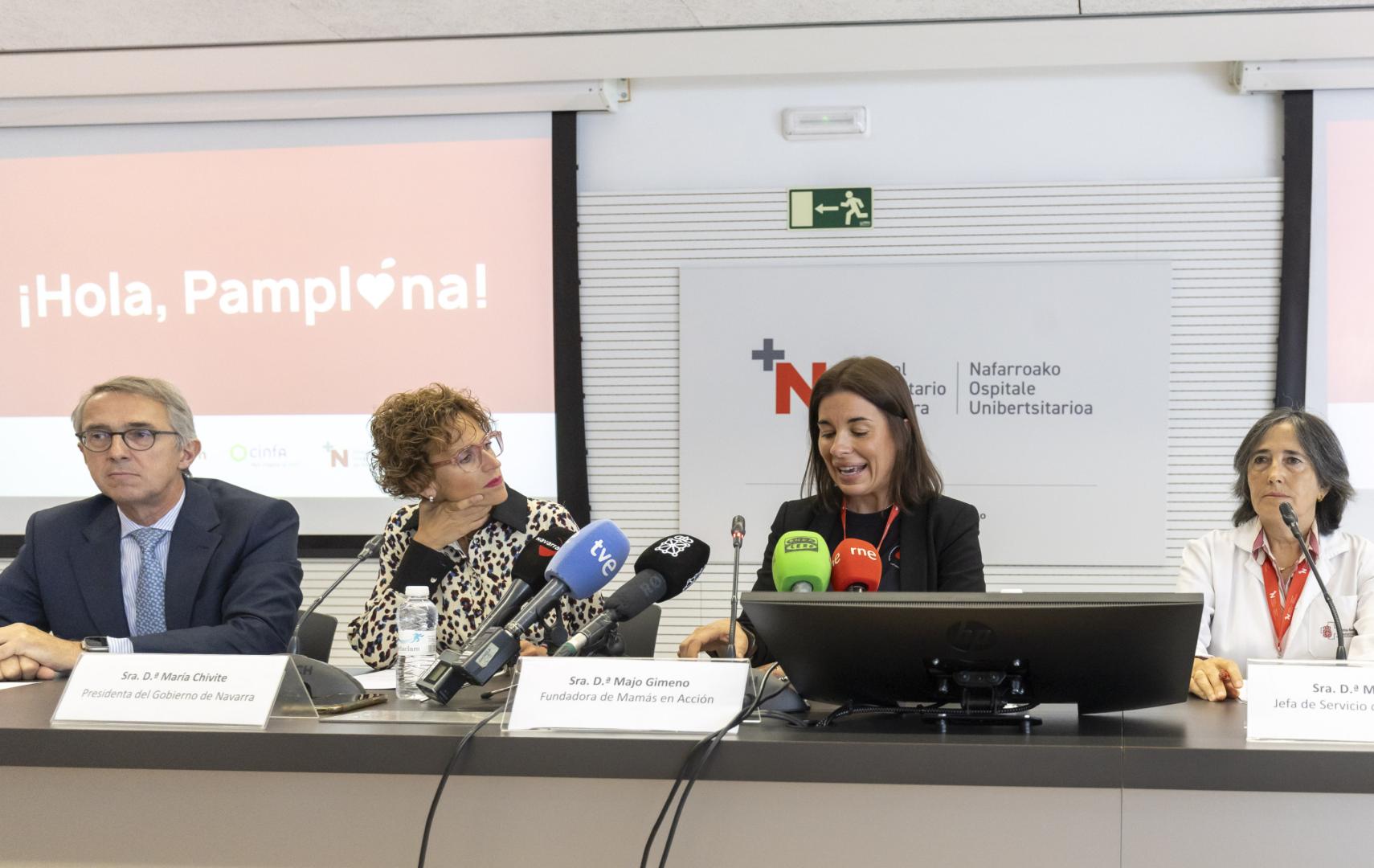 La presidenta de Mamás en Acción, Majo Gimeno (de negro), agradeció el apoyo recibido desde el principio por parte de Cinfa, laboratorio farmacéutico con sede en Pamplona