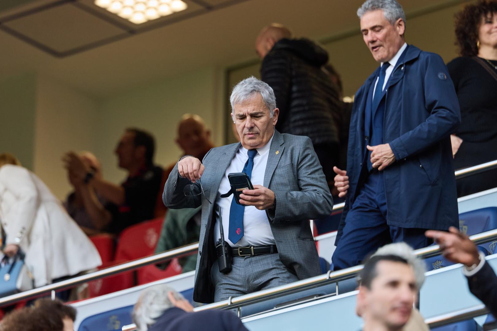 Fran Canal, director general de Osasuna, junto al directivo José Andrés Burguete