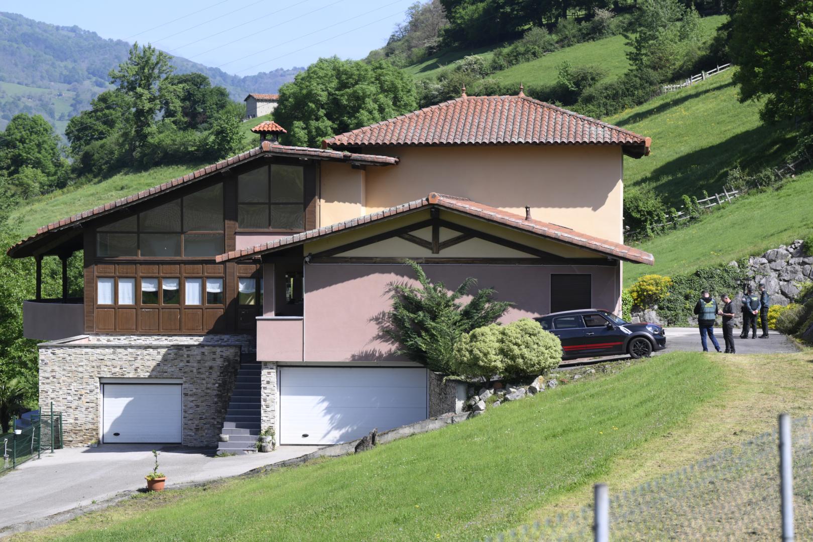 Vivienda en la parroquia de Columbiello, en el municipio asturiano de Lena, donde se han encontrado los cuerpos