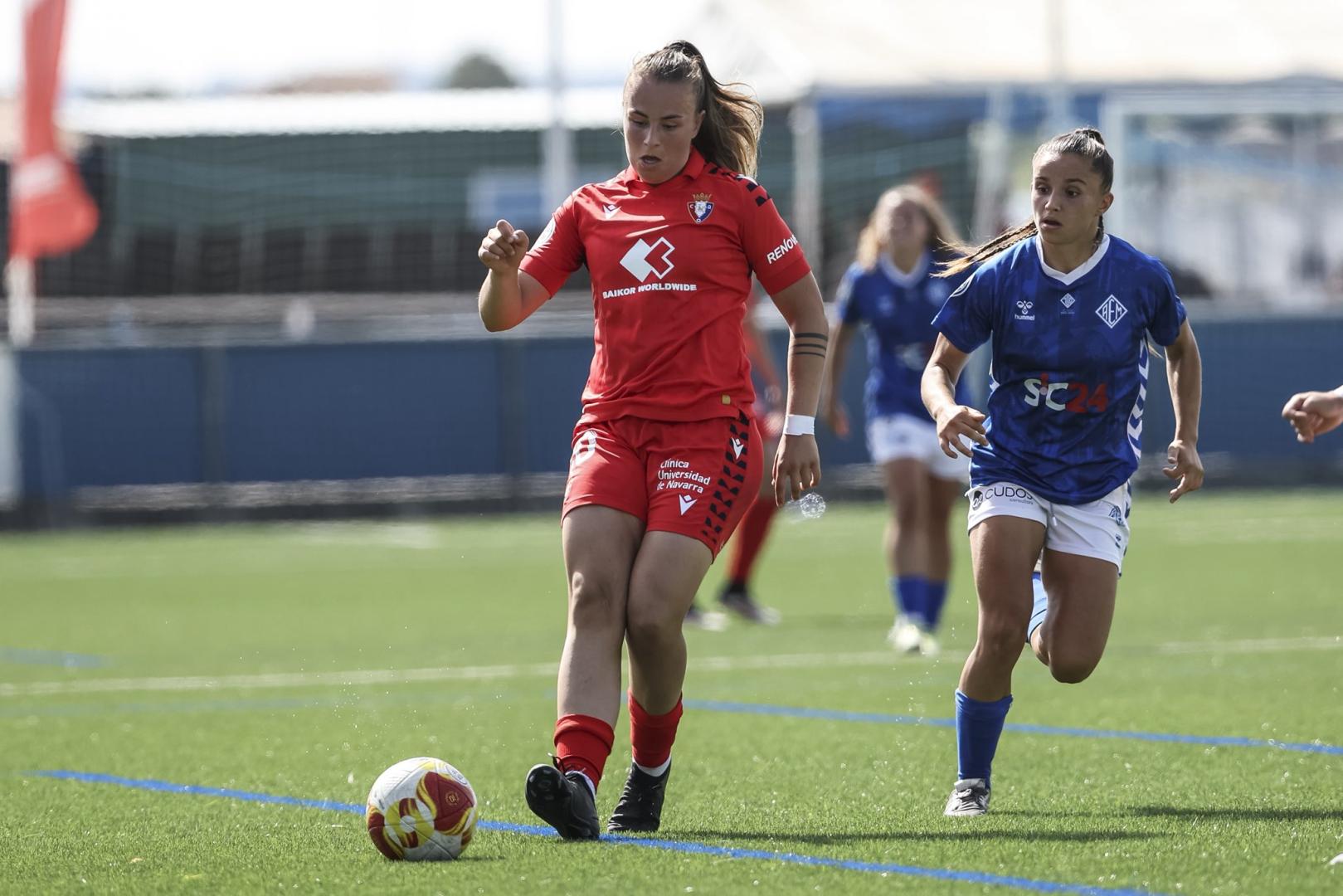 Irati Igoa, atacante de Osasuna, en el duelo ante el AEM