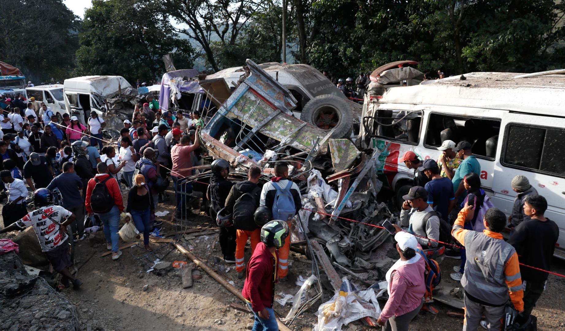 Atentado con bomba perpetrado en la Vía Panamericana, una de las principales carreteras de Colombia,