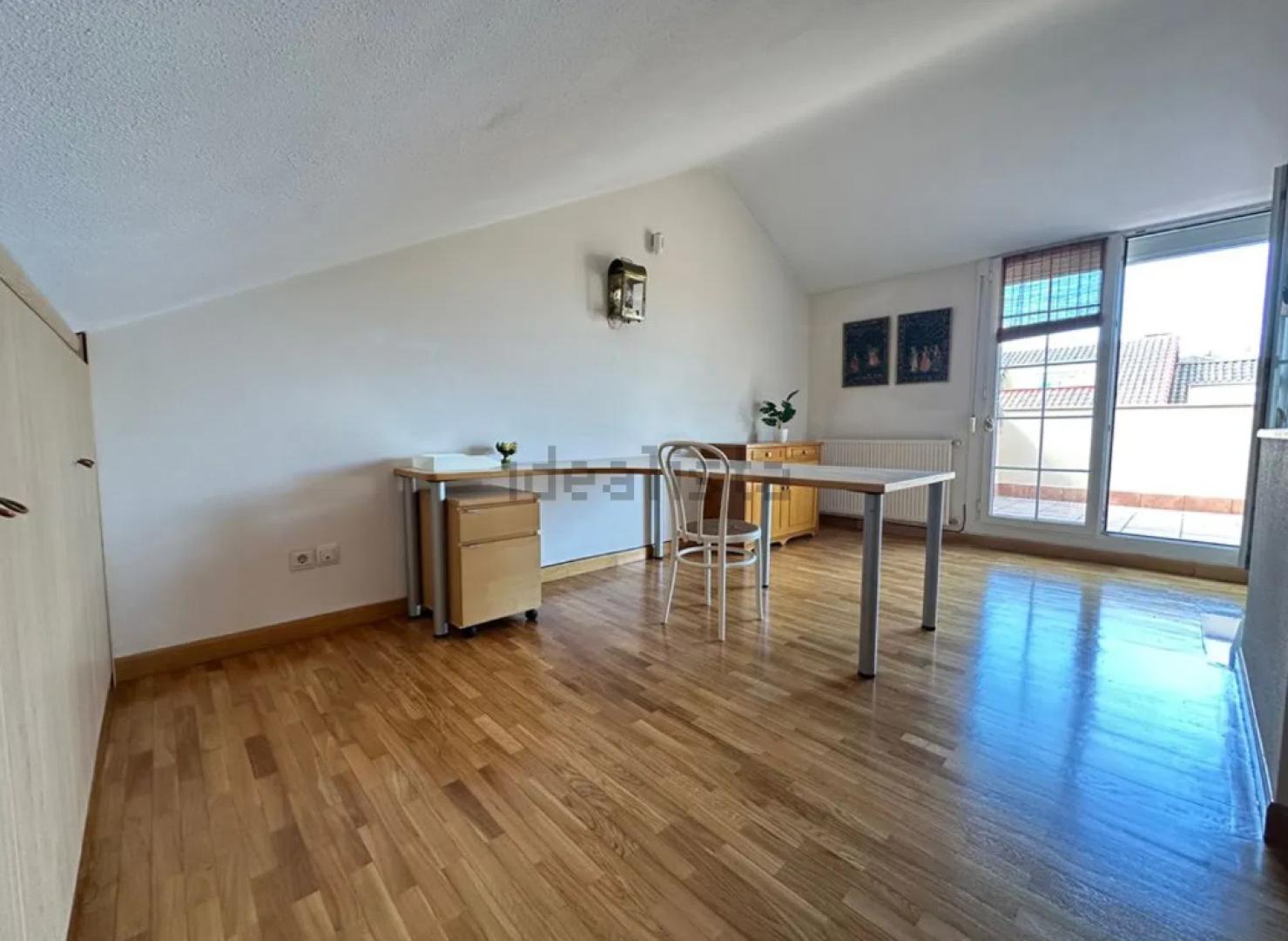 Bajocubierta para organizar a gusto del nuevo propietario