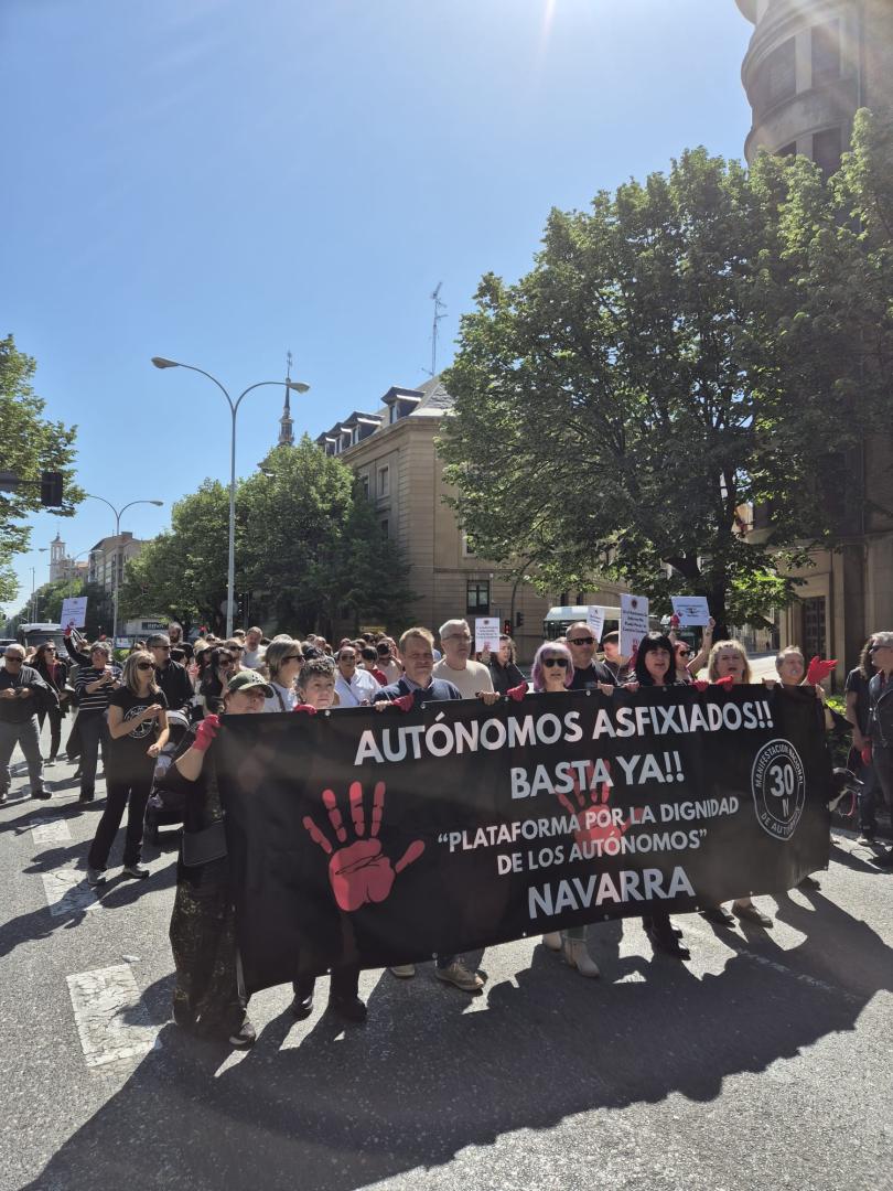 La manifestación de los autónomos, el domingo por la mañana, por la Avenida Baja Navarra de Pamplona.