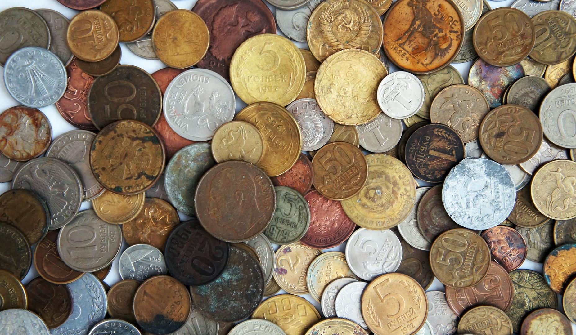 La limpieza de monedas es un proceso delicado que debe hacerse con esmero