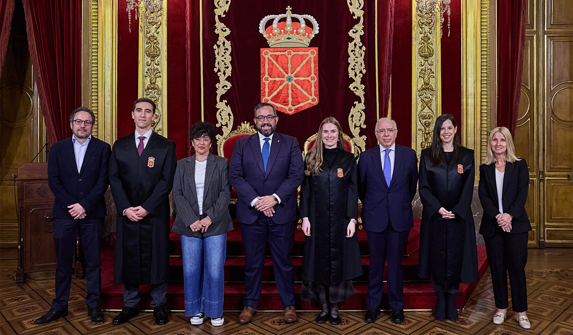 De izda. a dcha., Joseba Asiain, Miguel Panero, Inma Jurío, el vicepresidente Javier Remírez, Maite López, José Julián Huarte, Itziar San Martín e Idoya Tajadura