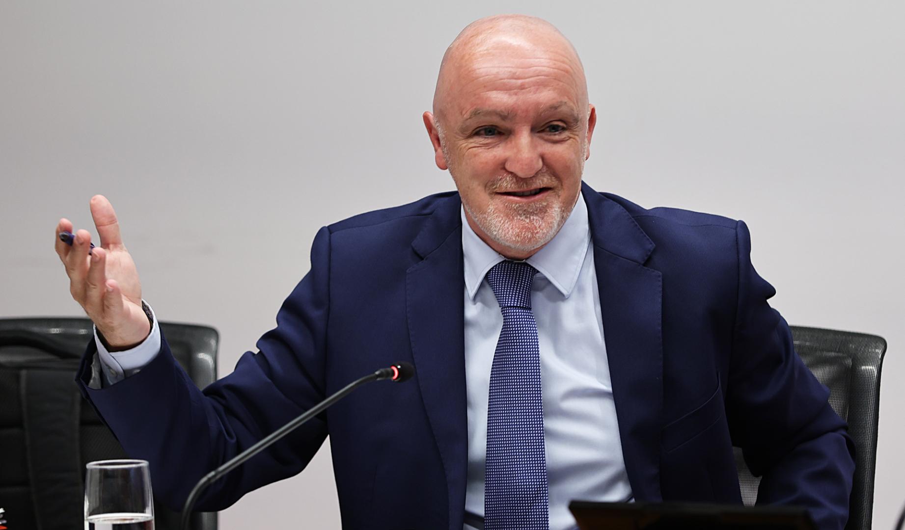 El portavoz parlamentario de UPN, Javier Esparza, durante su comparecencia ante la comisión