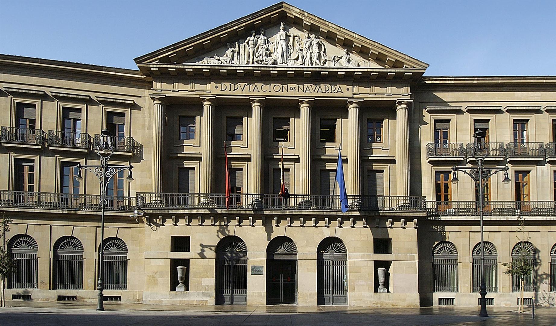 Imagen de la fachada del Gobierno de Navarra en la avenida Carlos III