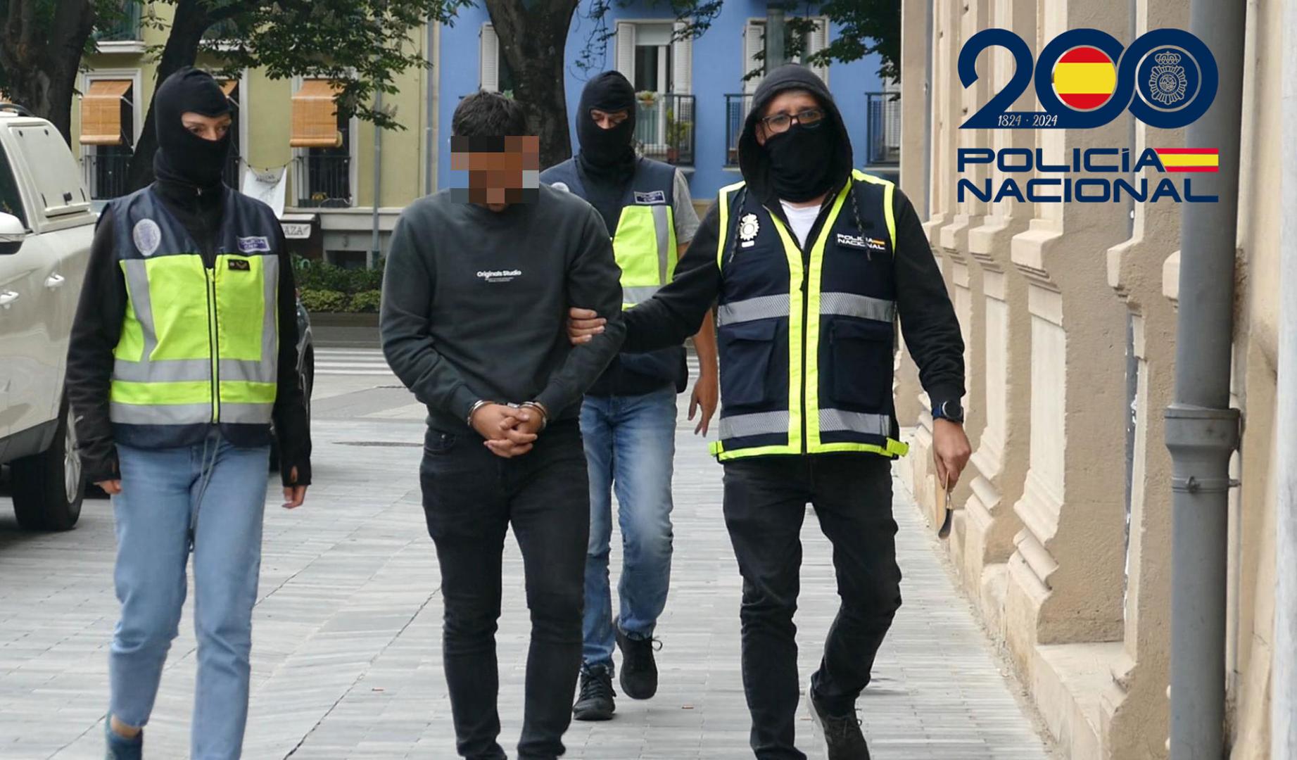 Imagen de una de las detenciones de este martes 28 de abril por los incidentes en El Sadar