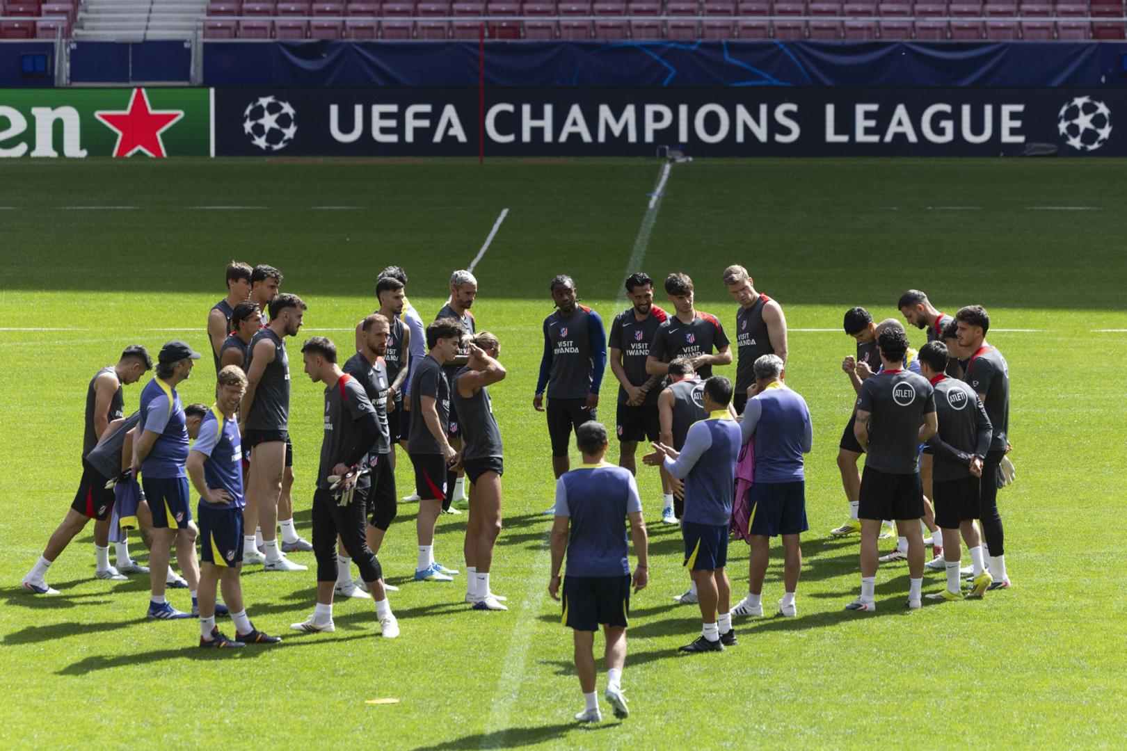 Los jugadores del Atlético de Madrid, durante el entrenamiento previo al partido de ida de semifinales de Champions League ante el Arsenal