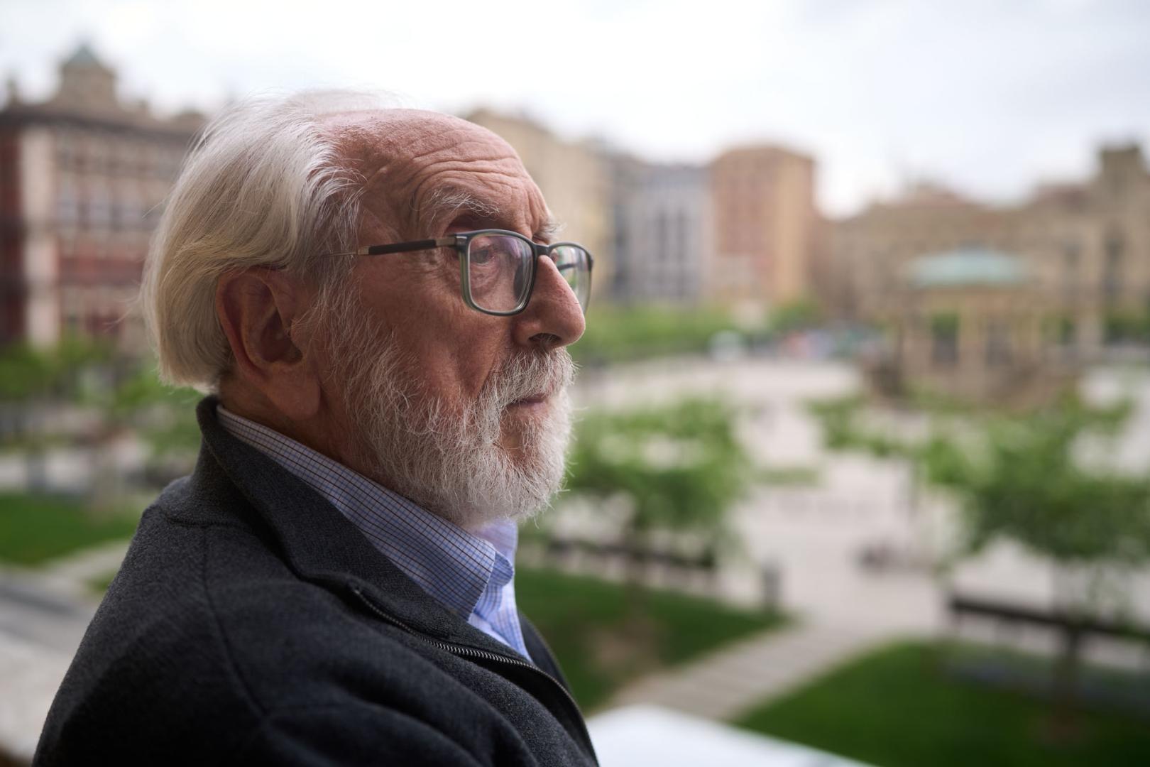 El músico tudelano Rafael Manero Francés, este martes en un balcón del Nuevo Casino Principal