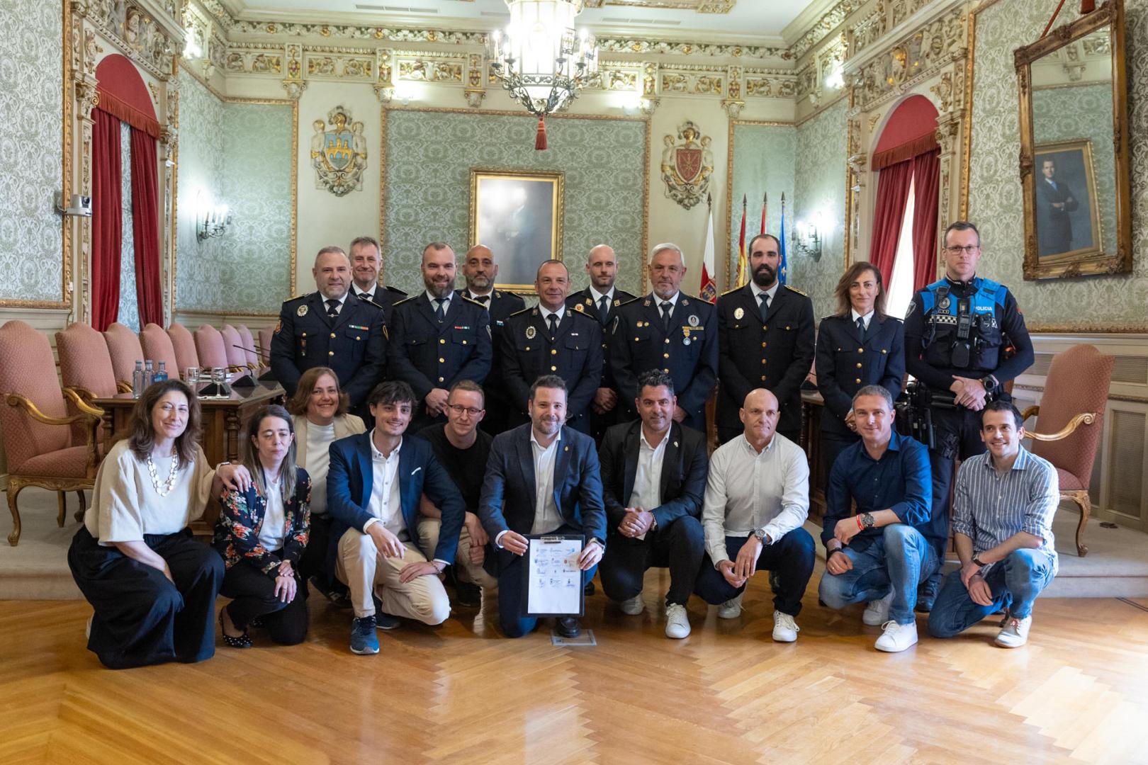 Representantes políticos y policiales de Tudela, Valle de Egüés, Barañáin, Zizur Mayor, Estella, Valle de Elorz, Peralta, Cintruénigo, Corella, San Adrián, Castejón y Sangüesa, este martes en Tudela.