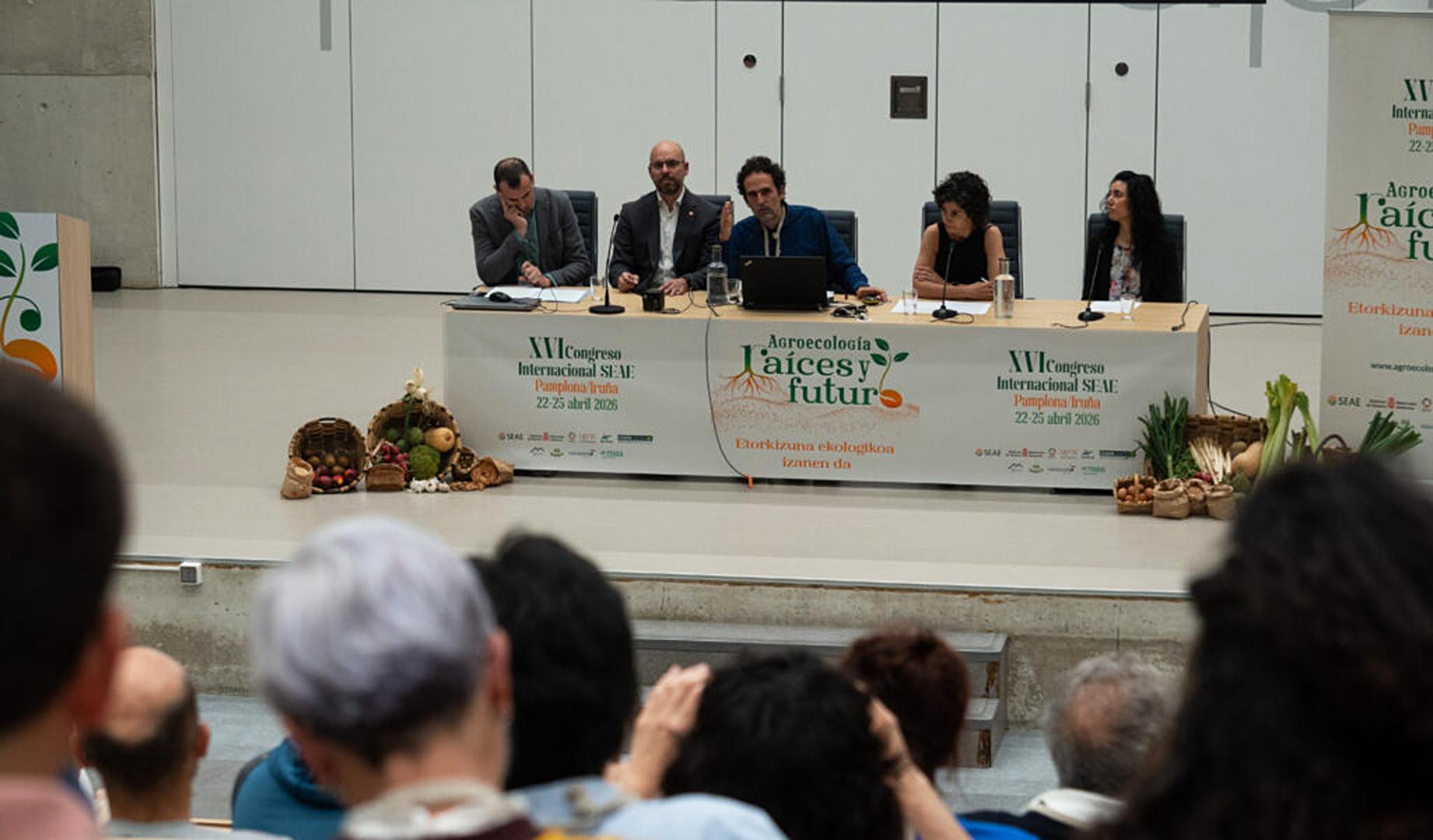 Un momento de una charlas de la cita en la UPNA