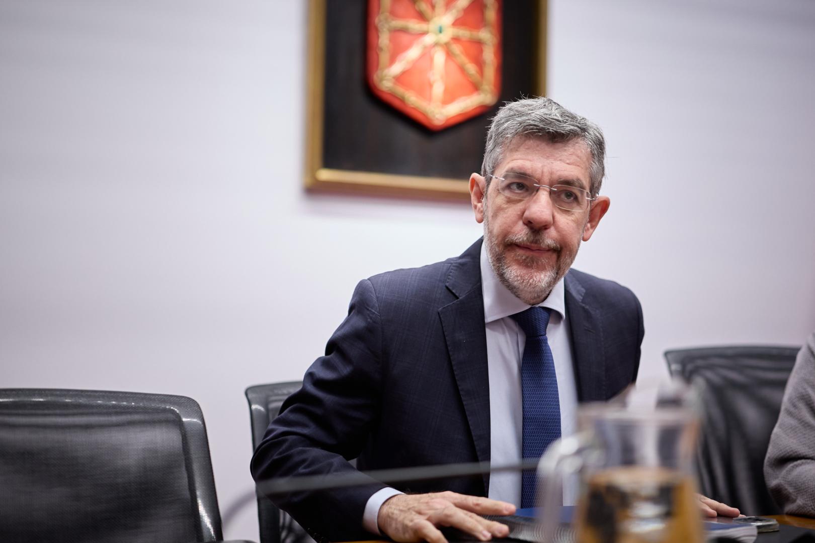 El exsecretario de Estado de Industria y Energía Alberto Nadal, en el Parlamento de Navarra