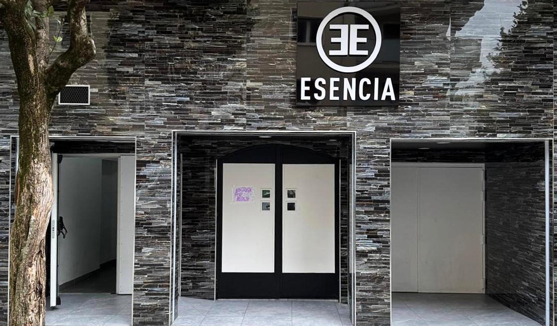 Fachada de la nueva discoteca Esencia en la calle Abejeras de Pamplona