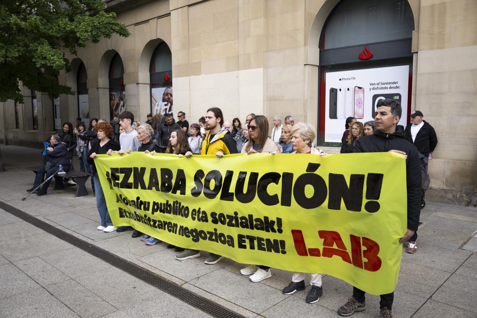 Concentración de vecinos de Ezkaba que dejan de ser VPO en 2027