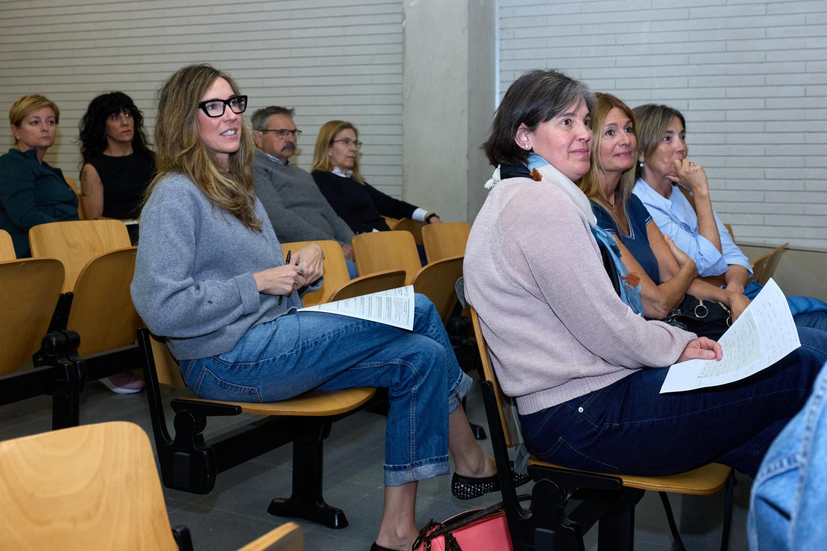 A: J.P. Urdíroz F: 29-04-2026 P: L: Pamplona. Colegio Elorri. T: Sesión de Foro de Barrio.