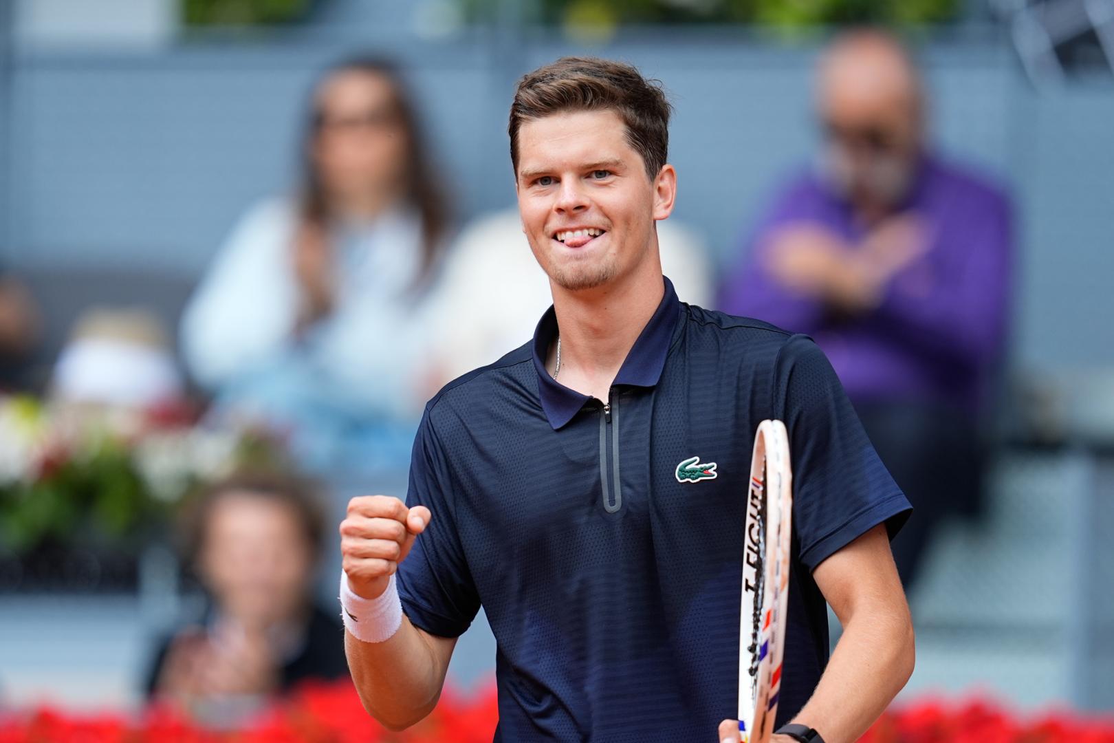 Alexander Blockx celebra su victoria ante Ruud en Madrid