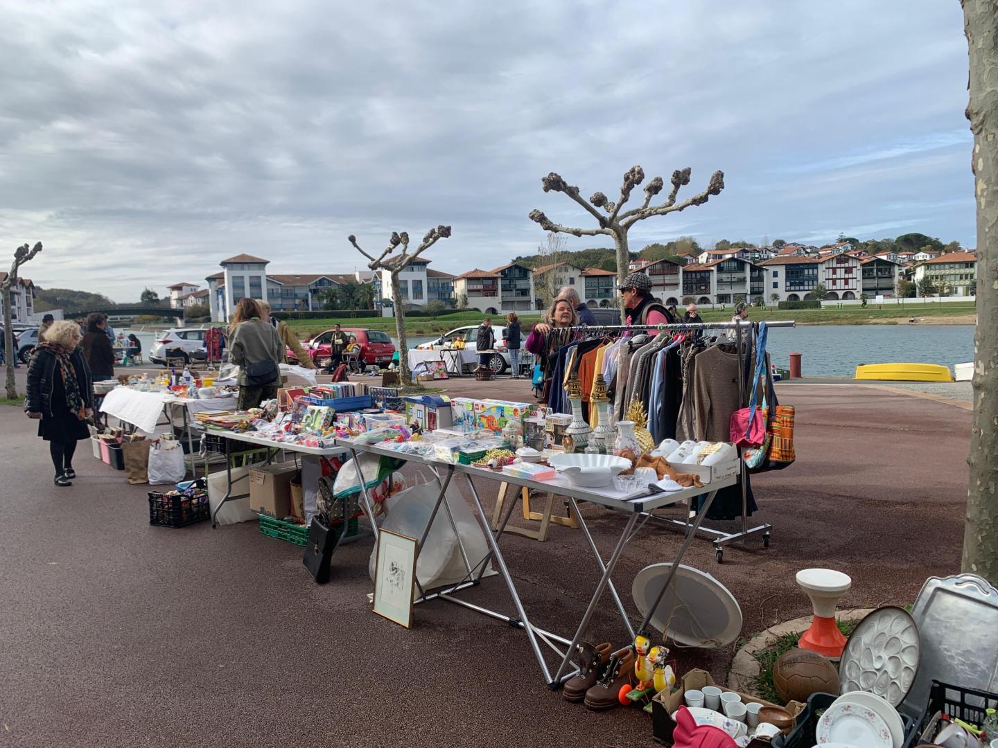 Ciboure celebra su mercado de antigüedades y objetos de segunda mano el primer domingo de cada mes