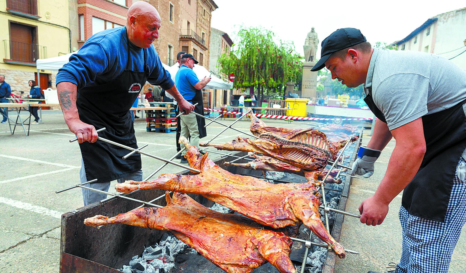 El público pudo disfrutar de cordero para comer