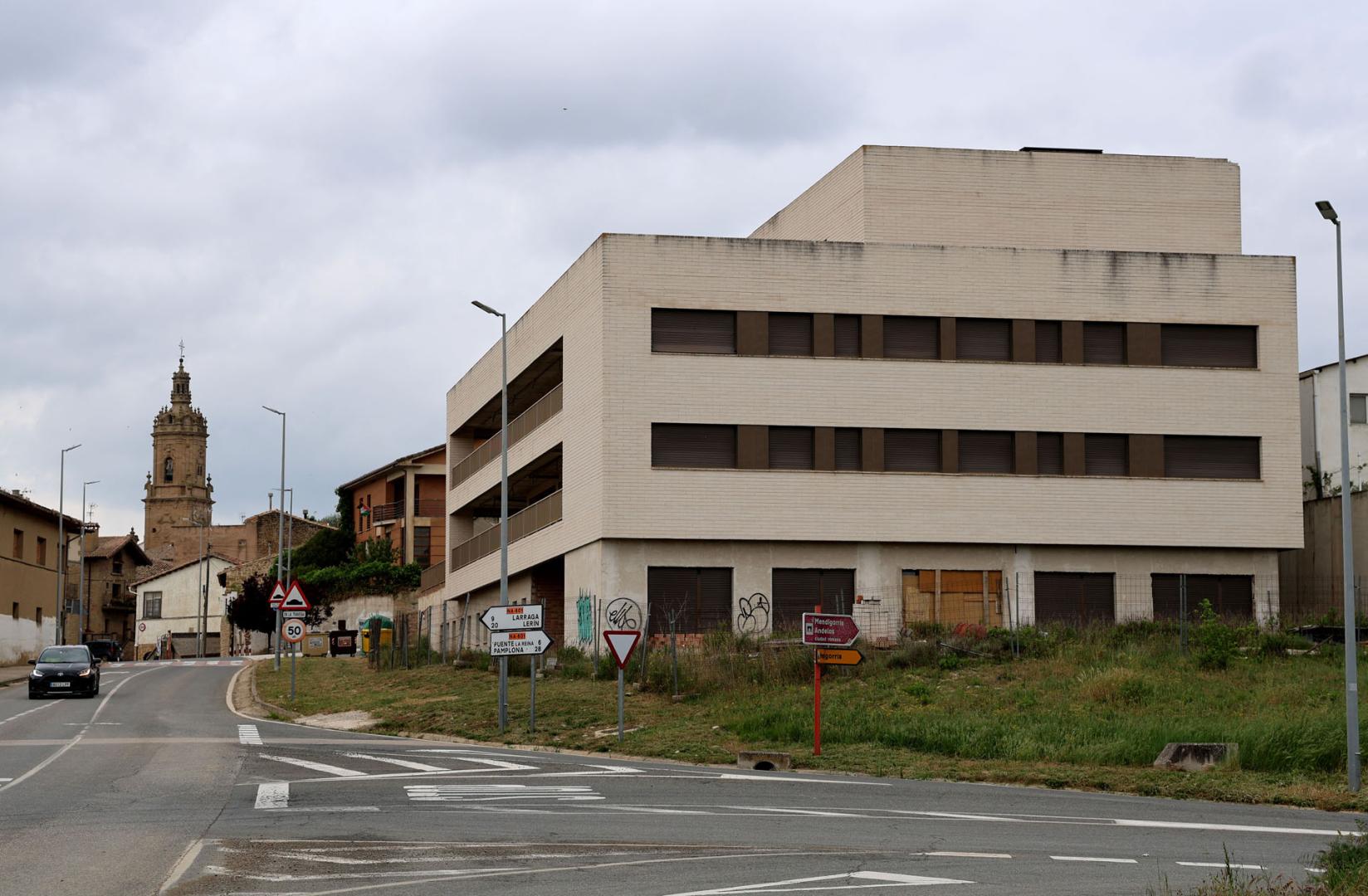 Imagen del edificio que iba a albergar una residencia y que ahora se destinará a centro de día