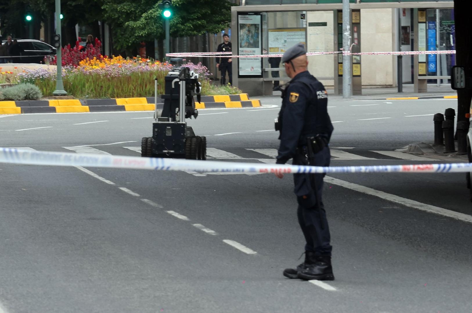Los TEDAX de la Policía se han desplazado hasta Merindades con el robot para realizar la comprobación del objeto sospechoso.