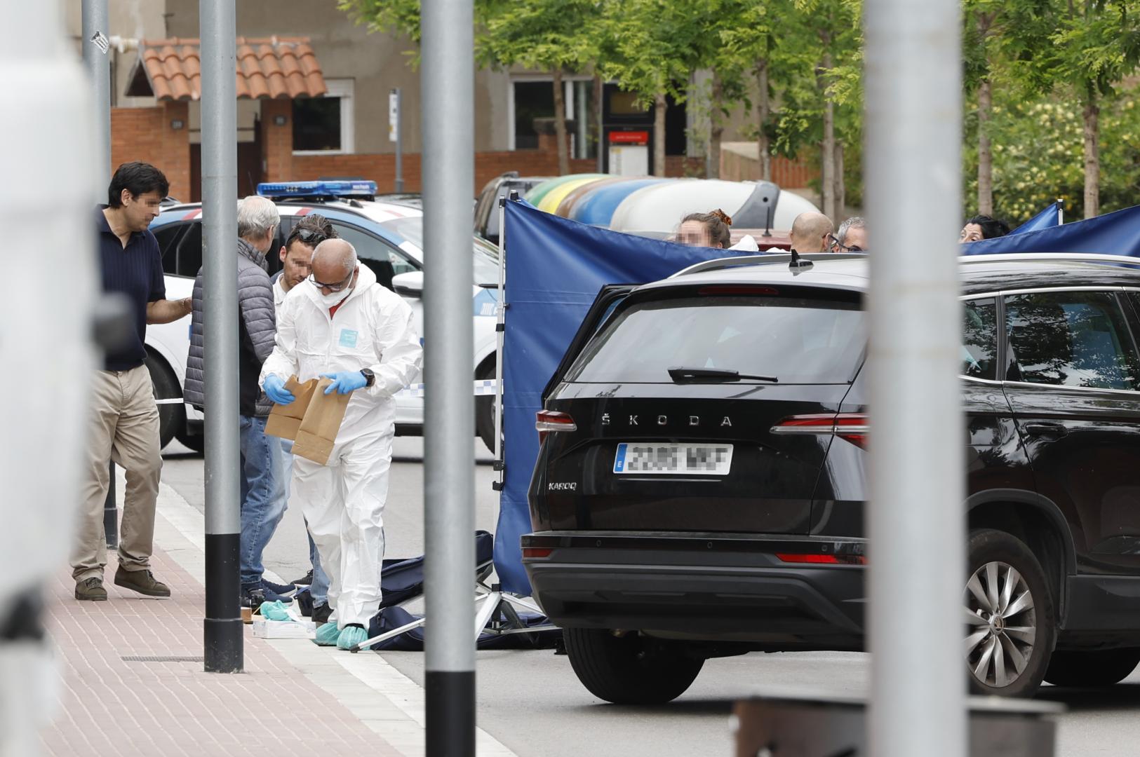 Un hombre ha matado este sábado con un arma blanca a una mujer en la vía pública en el municipio barcelonés de Esplugues de Llobregat, suceso tras el que ha sido detenido por los Mossos