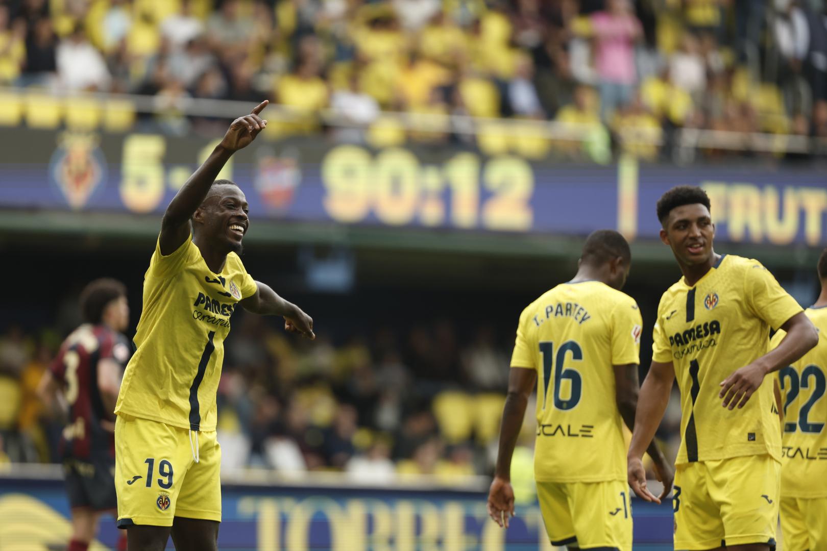 El jugador del del Villarreal Nicolas Pepe celebra su gol contra el Levante