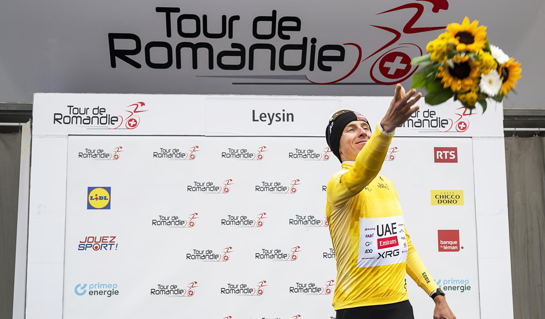 Tadej Pogacar celebra su cuarta victoria y el triunfo final del Tour de Romandia