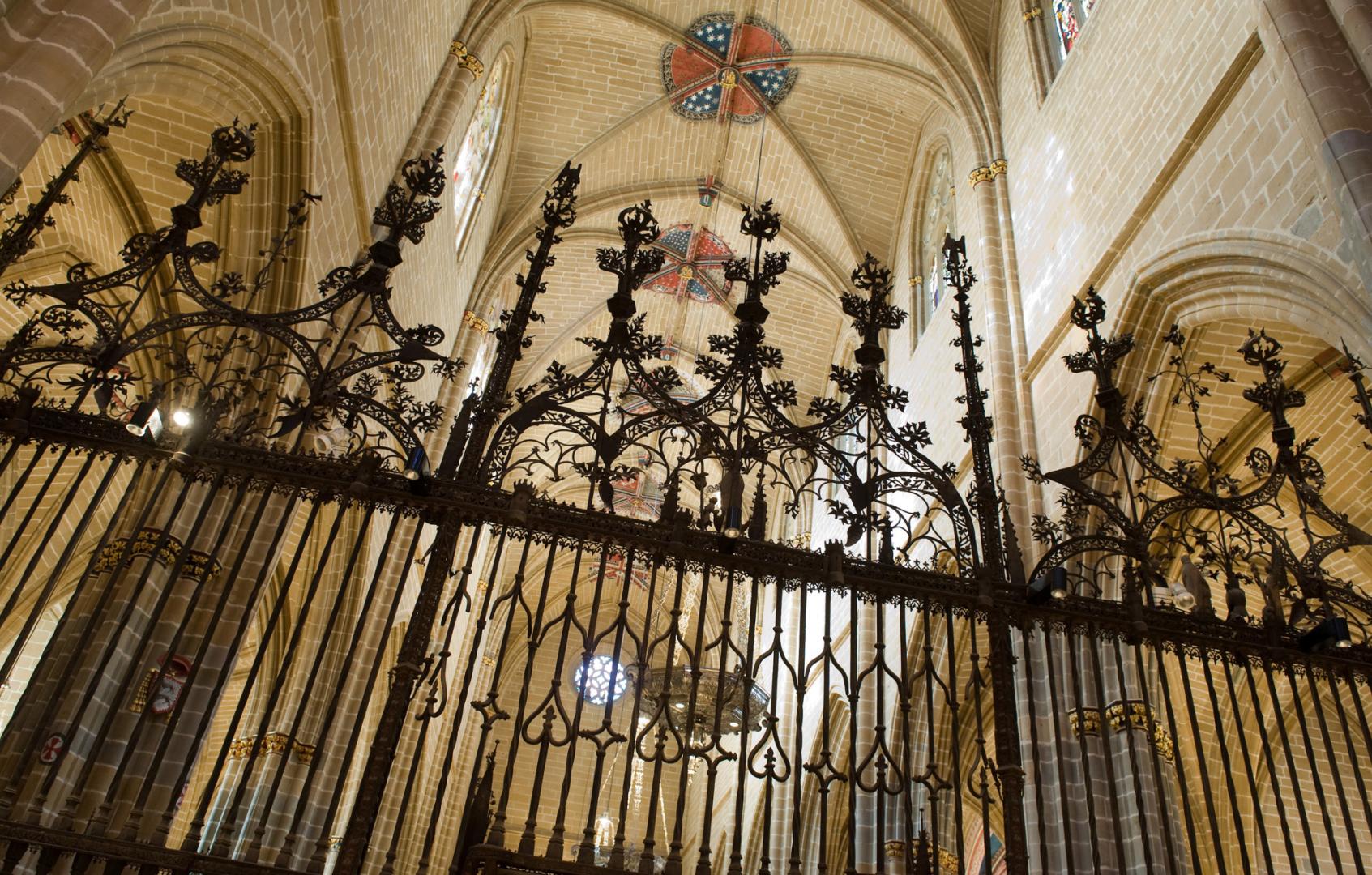 Reja de la capilla mayor de la catedral de Pamplona realizada por Guillermo de Ervenat en 1517
