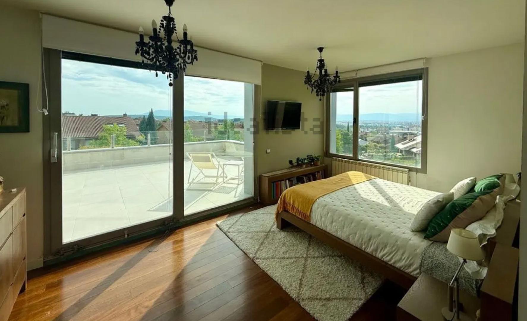 Dormitorio principal con terraza privada de más de 30 m2