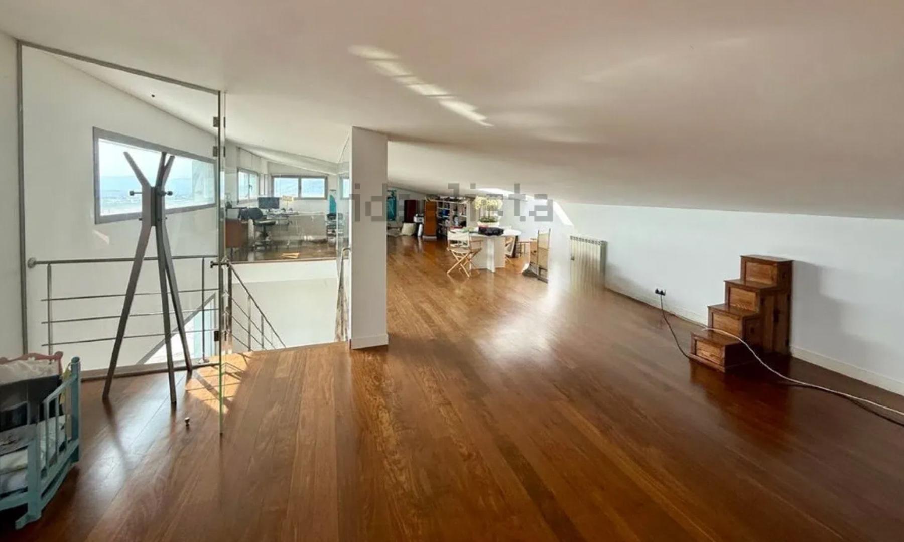 Espacio libre en la zona de la bajocubierta para adaptar al gusto del propietario