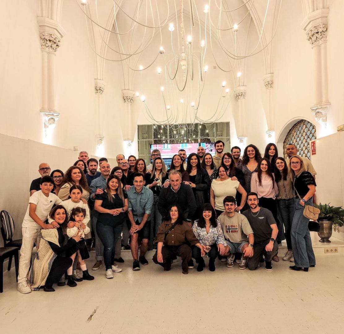 Los empleados del hotel Pamplona Catedral celebran en el restaurante La Capilla la recepción del premio.