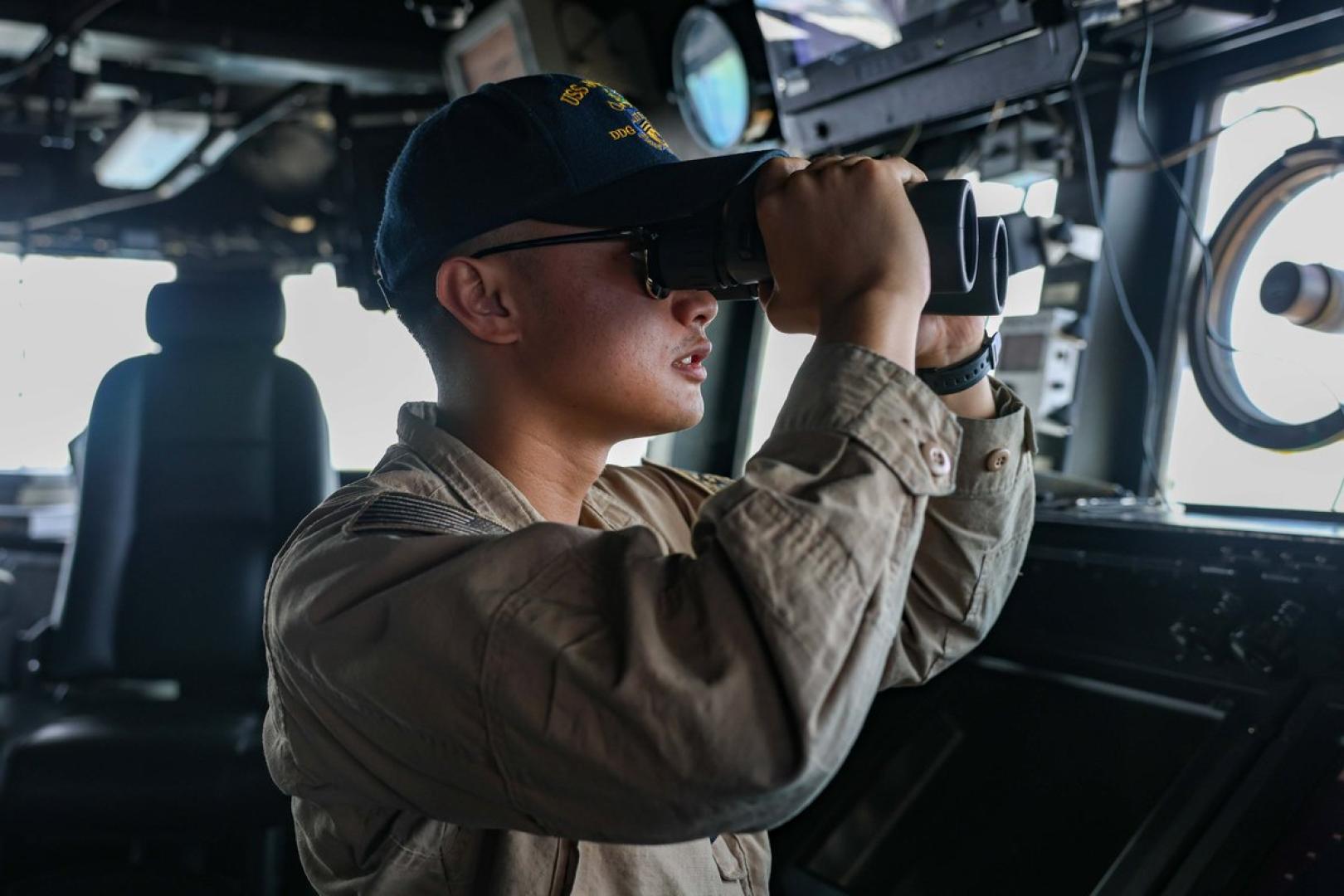 El Comando Central de Estados Unidos informó este lunes de que ha facilitado el paso de dos buques mercantes con bandera estadounidense por el estrecho de Ormuz