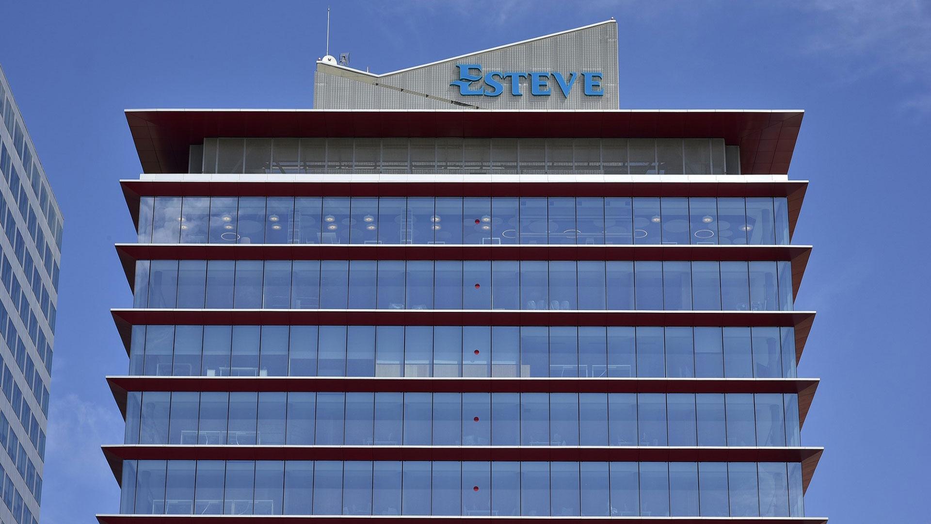 Este fármaco comercializado por Esteve está disponible en España para dispensarse a través de los servicios de farmacia hospitalaria del Sistema Nacional de Salud