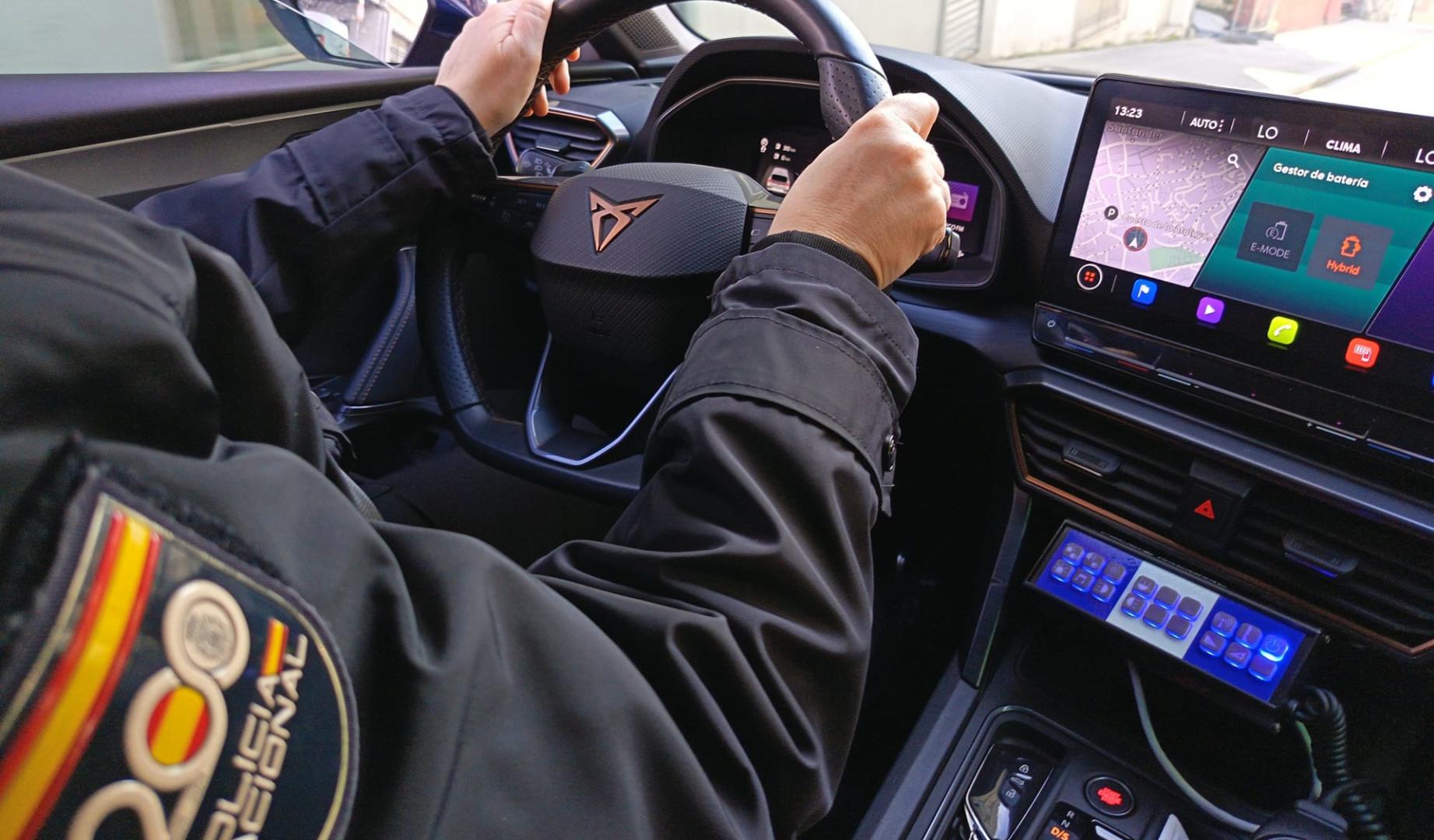 Imagen del interior de un vehículo de la Policía Nacional
