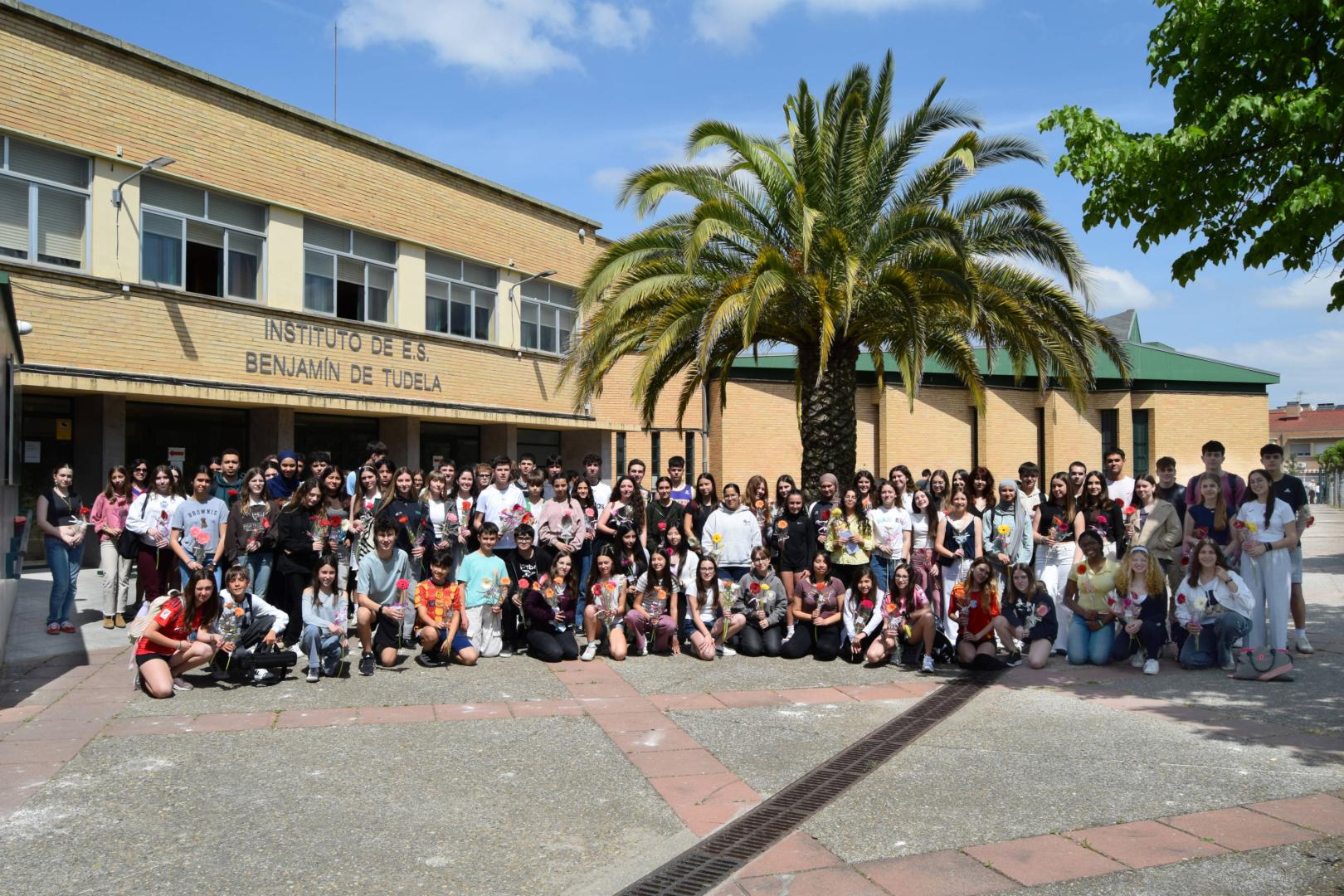 Los alumnos galardonados, juntos tras la entrega de los premios