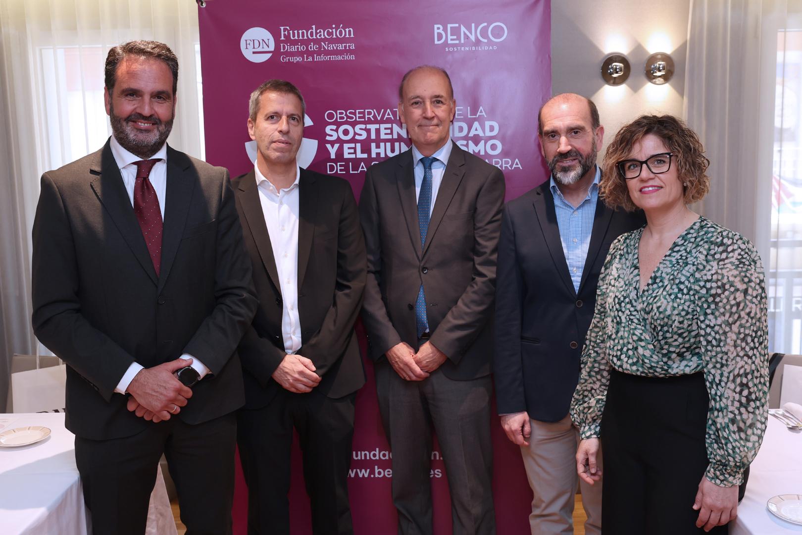 Íñigo Alli, director general de Benco Sostenibilidad; Pello Bayona, director de empresas de Labora Kutxa; Alfonso Bañón, presidente del consejo de administración del grupo La Información; Jon Lerga, consejero delegado de grupo Sifu; y Eugenia  Zozaya, de Benco Sostenibilidad
