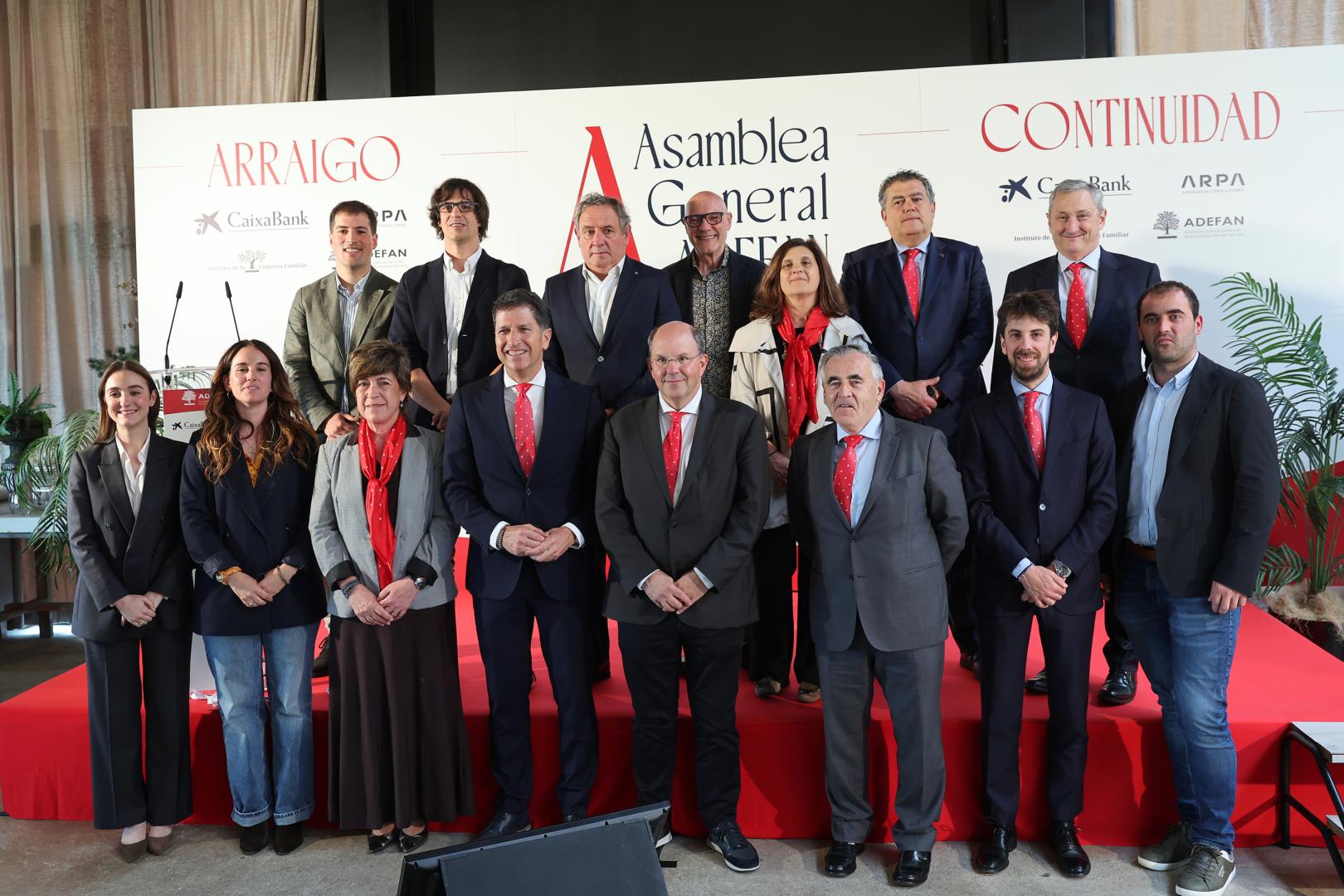 Miembros de la Junta Directiva de ADEFAN y representantes de empresas asociadas