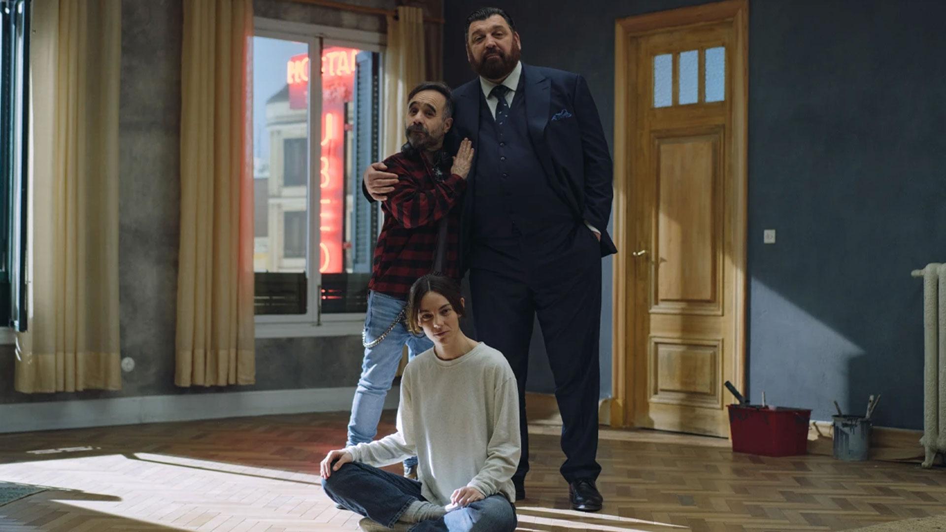 Koldo Serra, Hovik Keuchkerian y Victoria Luengo en el rodaje de 'Reina Roja 3'