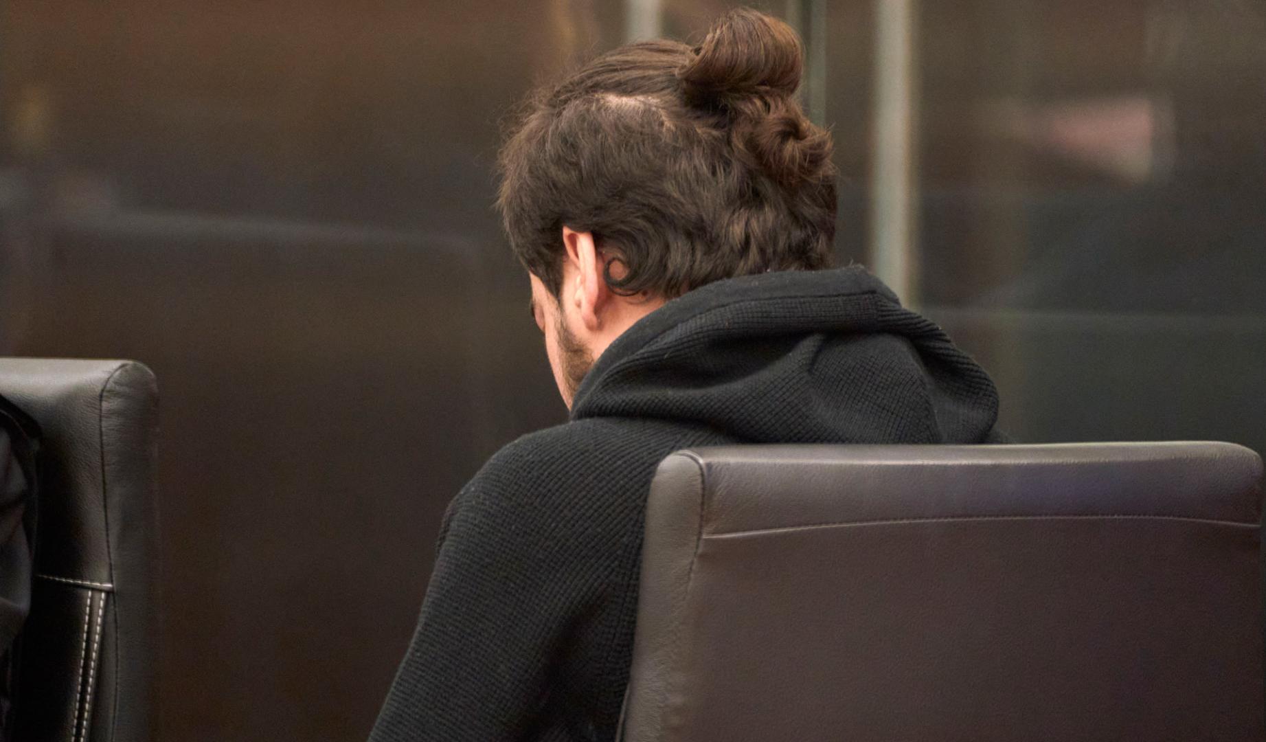 Primera sesión del juicio con jurado popular al presunto asesino (en la imagen) de Maialen Mazón, la mujer de 32 años que estaba embarazada de gemelos en el momento de su asesinato en mayo de 2023