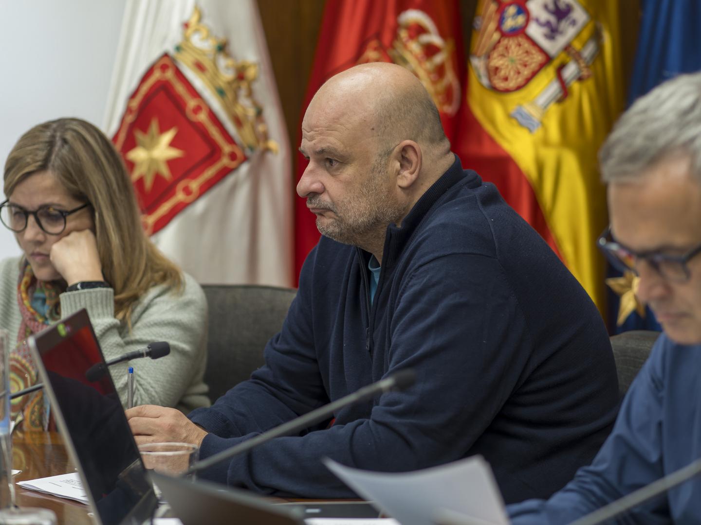 Fran Moleón, en el centro, durante un pleno cuando era portavoz del PSN en el Ayuntamiento de Estella