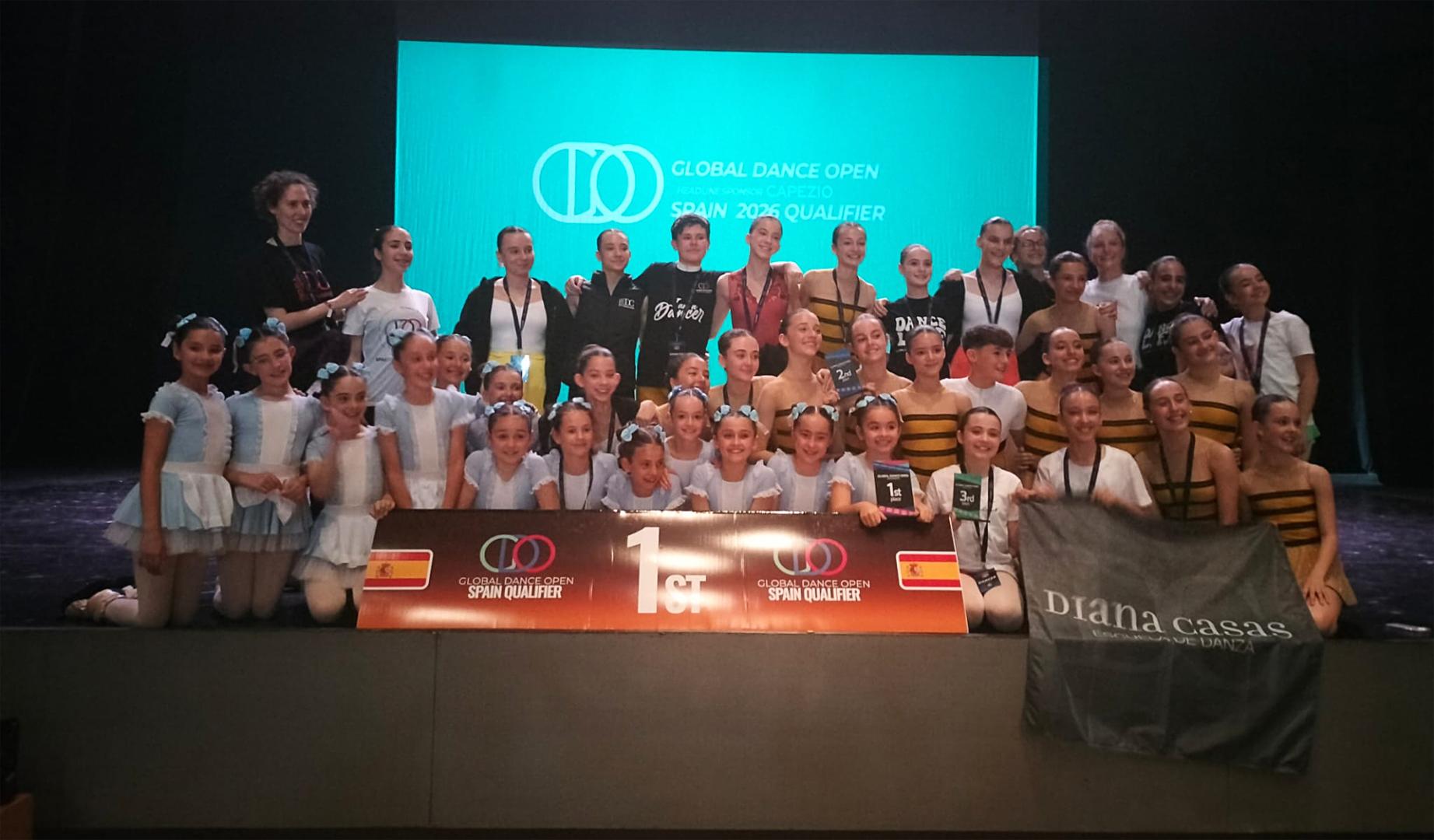 Todos los bailarines galardonados de la Escuela Diana Casas de Pamplona