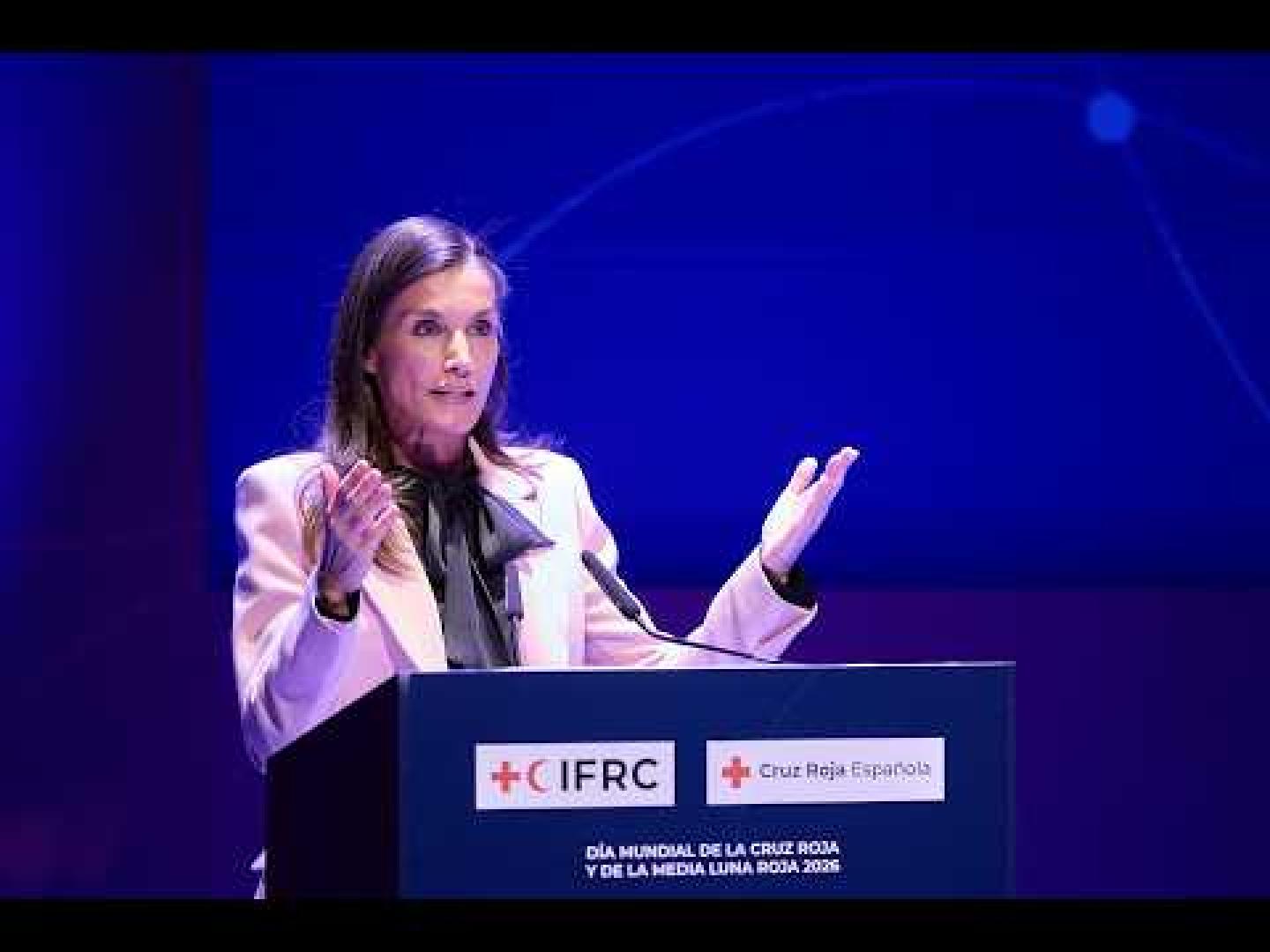 La reina Letizia ha presidido este jueves el acto en conmemoración del Día Mundial de la Cruz Roja y de la Media Luna Roja celebrado en el Museo Universidad de Navarra. Anteriormente, doña Letizia ha visitado el Espacio Activo que Cruz Roja Navarra posee en la calle Aralar de Pamplona.