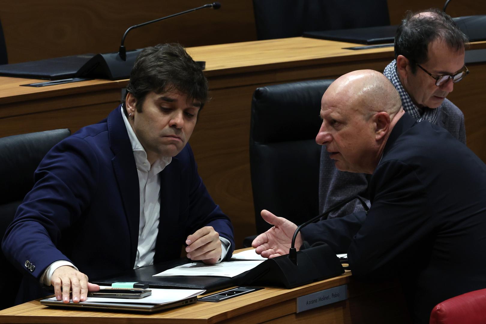 *A: JOSE CARLOS CORDOVILLA *F: 27-11-2025 *P: PABLO AZCONA Y CARLOS GIMENO *L: PAMPLONA *T: PLENO PARLAMENTO DE NAVARRA.