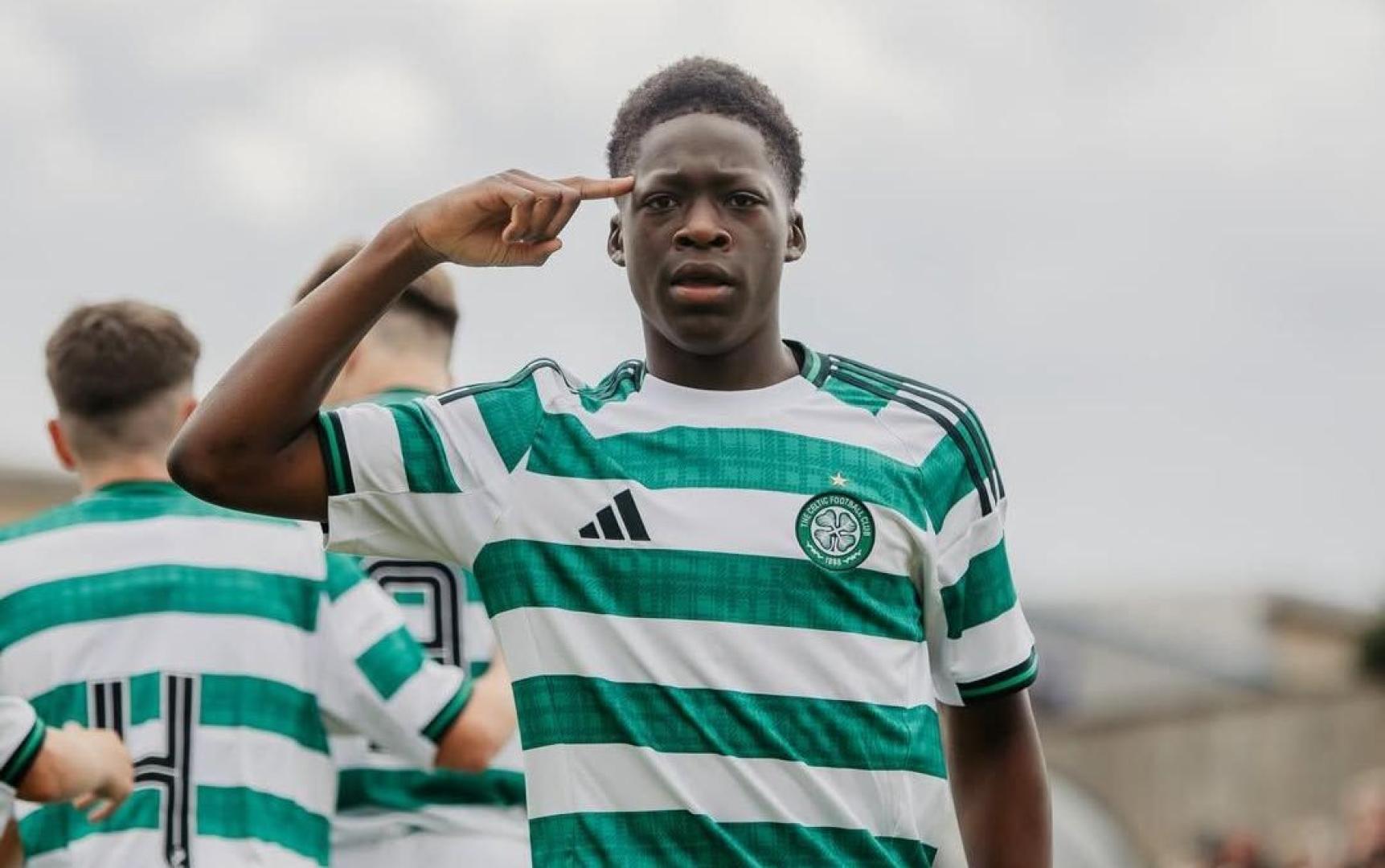 Zion Pullan, celebrando un gol con la cantera del Celtic