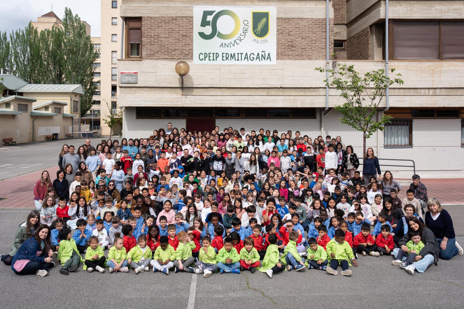 A: MIGUEL OSES F: 8-5-2026 P:  L: PAMPLONA T: FOTO DEL 50 ANIVERSARIO DEL COLEGIO ERMITAGAÑA DE PAMPLONA