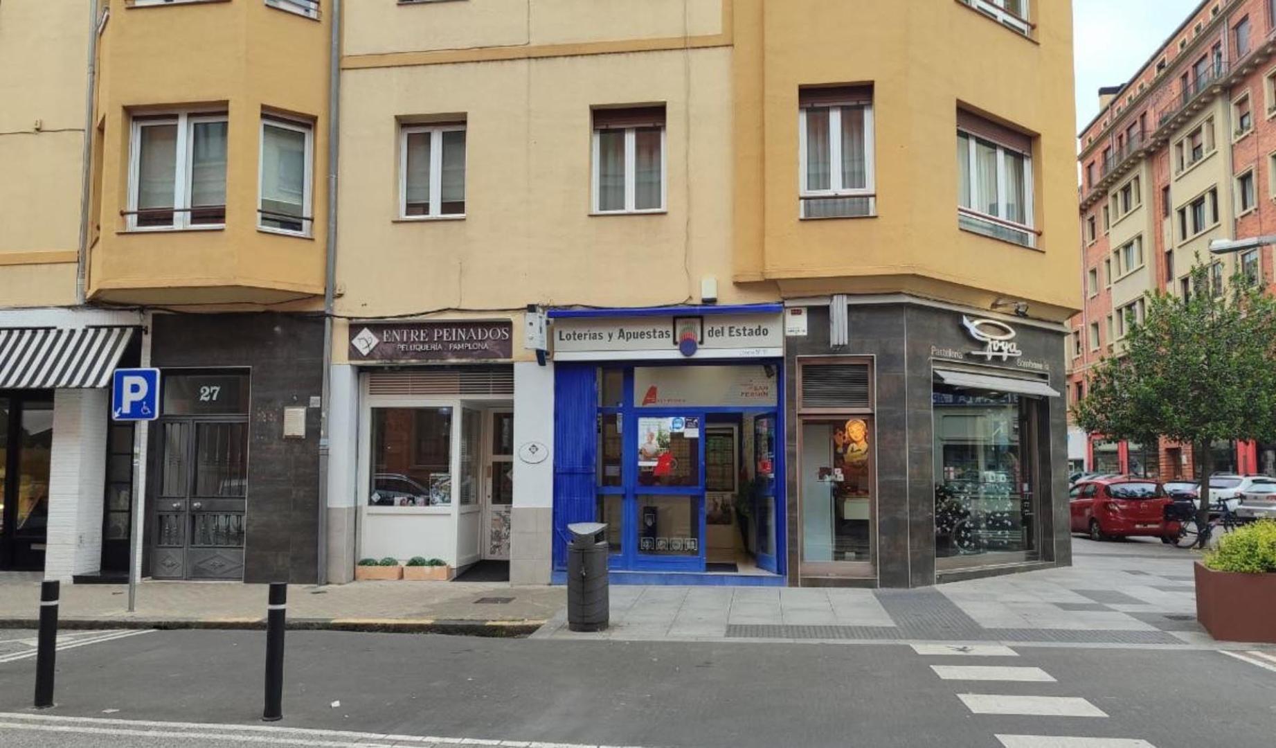 Administración de la calle Bergamín, 17, que ha vendido íntegro el segundo premio de la Lotería Nacional de este 9 de mayo
